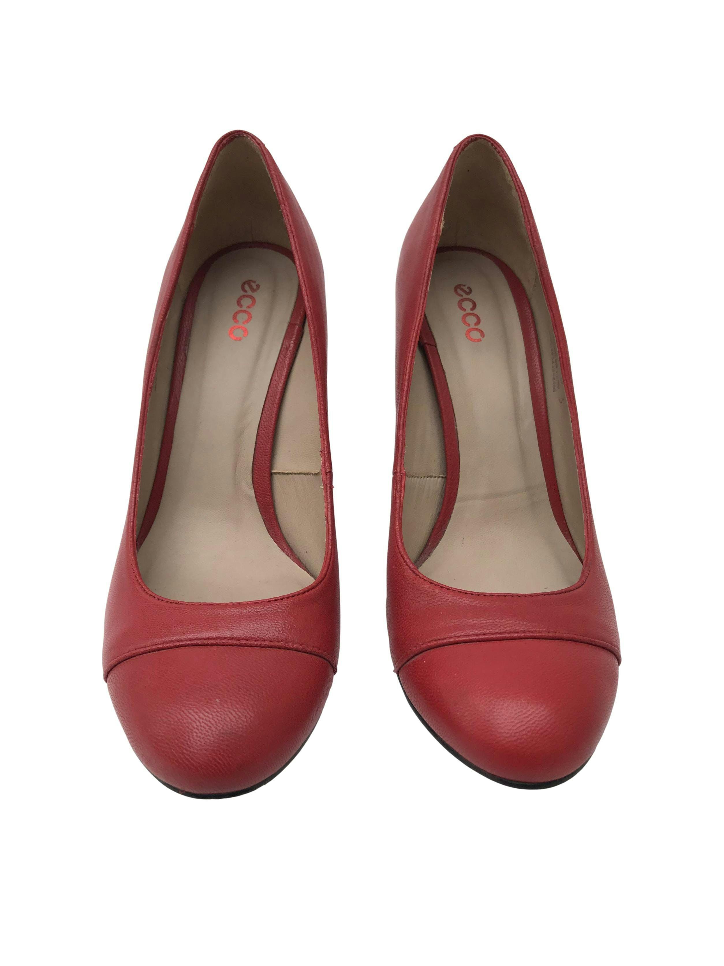 Zapatos Ecco rojos de cuero, taco ancho 9cm. Estado 9/10. Precio original S/ 230