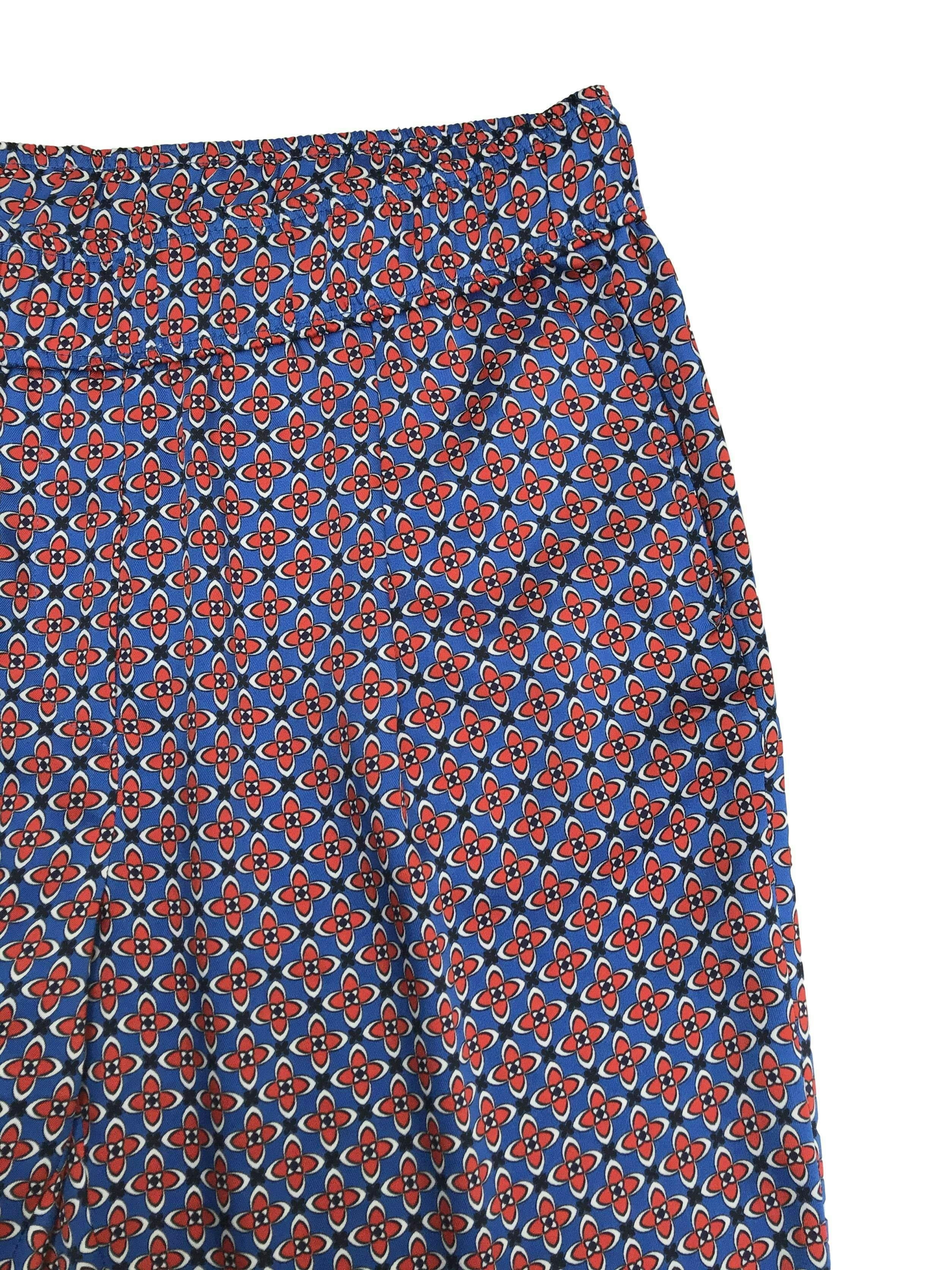 Pantalón fluido Sandro Paris tipo seda con estampado barroco azul y rojo, con bolsillos laterales. Pretina 76cm. Trendy. Precio original S/ 350