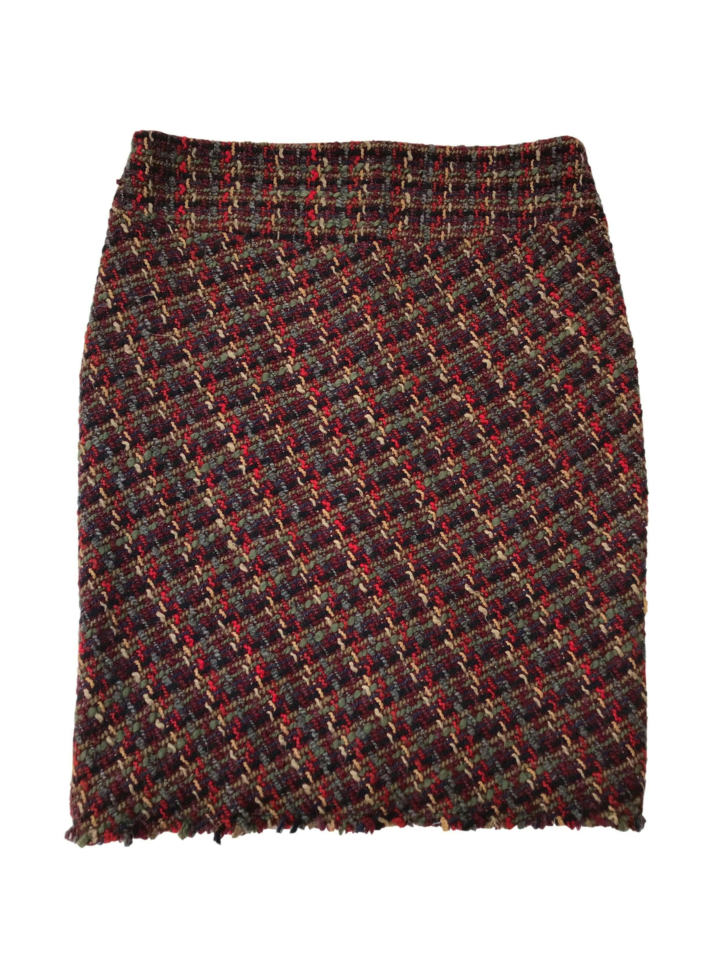 Falda Philosophy de tweed en tonos cálidos 70% lana, forrada, con cierre y abertura posterior en la basta. Cintura 86cm Largo 60cm. Tiene Blazer conjunto.