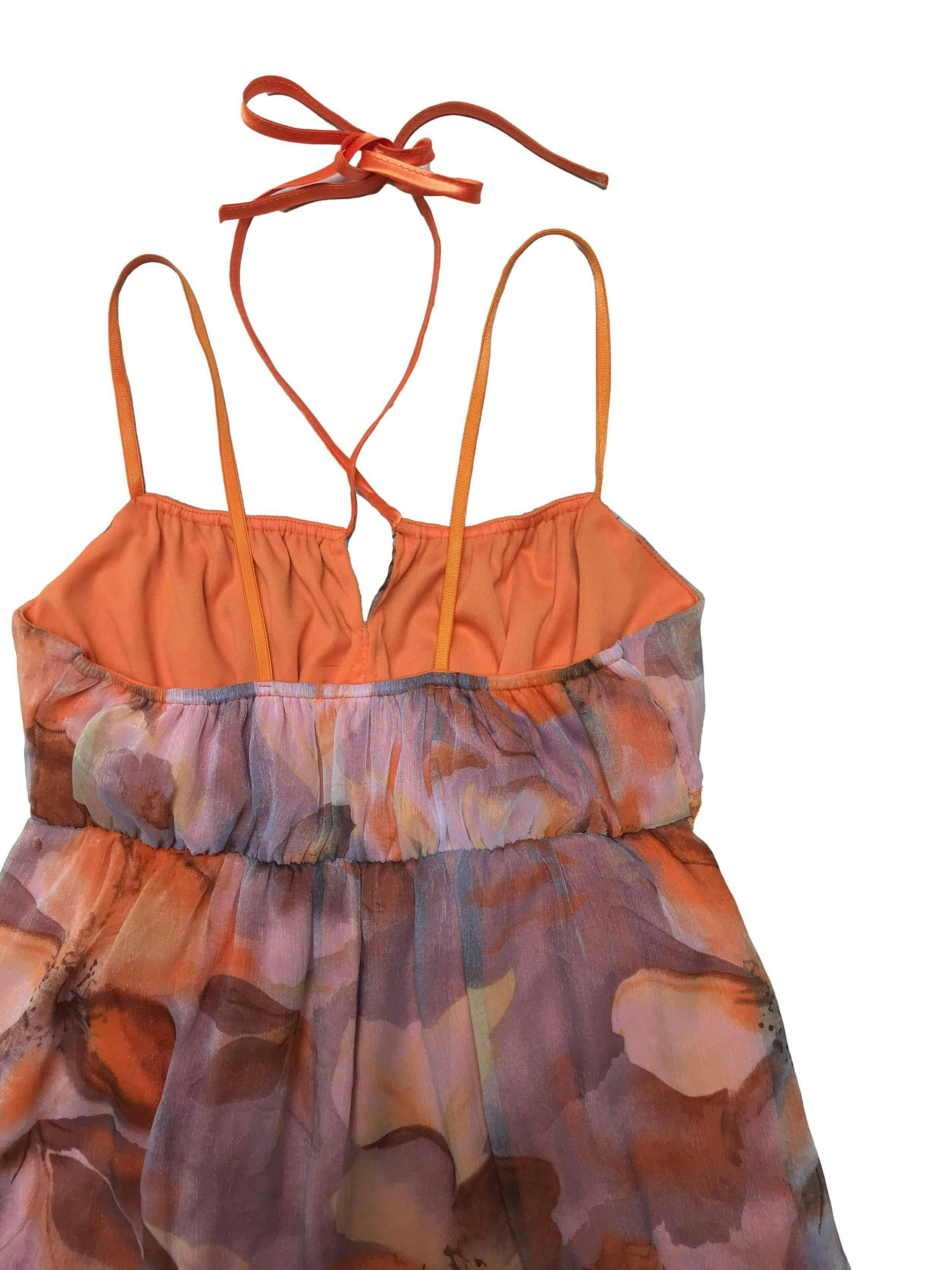 Vestido de gasa ploma con flores anaranjadas, tiritas elásticas y otra halter, encaje debajo del busto, elástico en la espalda y es forrado. Largo 85cm