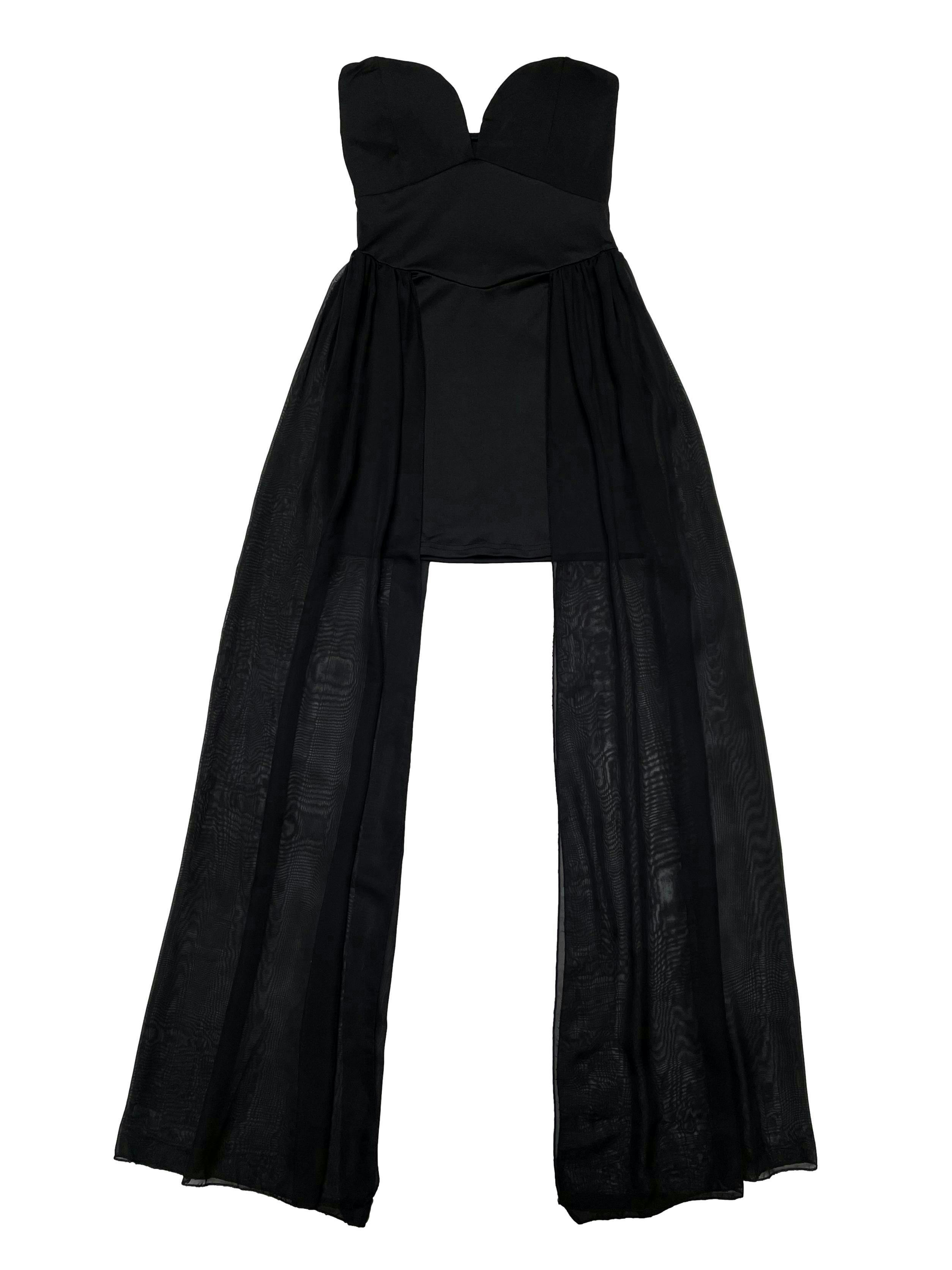Vestido negro de lycra, escote corazón con copas, cierre lateral y capas de gasa en laterales. Largo 65-138cm