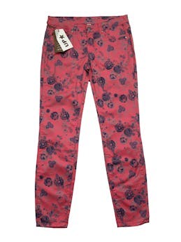 Jean Up Jeans rosa con flores azules, 97% algodón, tiro medio, cinco bolsillos, corte slim. Cintura 76cm Largo 96cm. Nuevo con etiqueta.