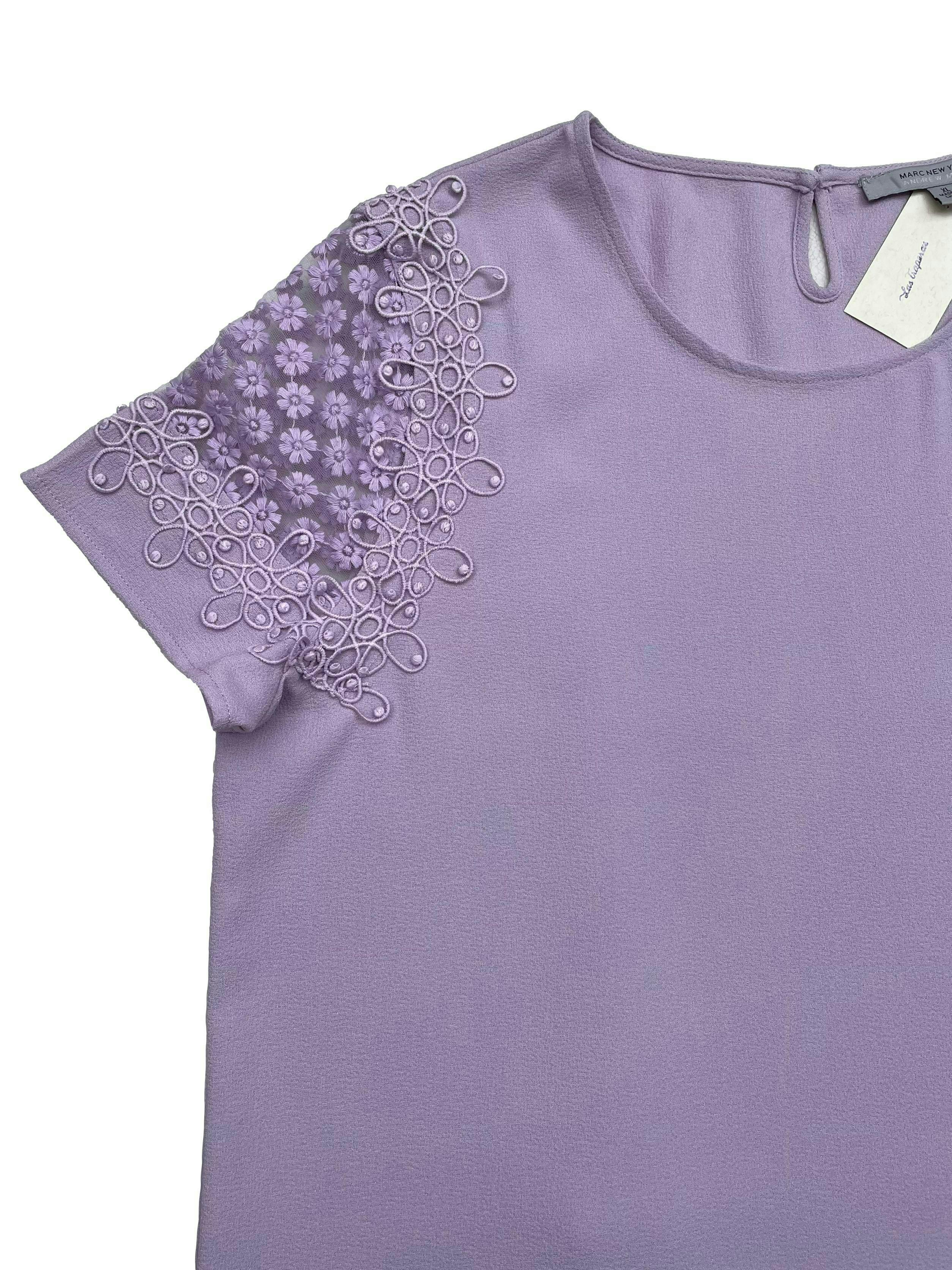 Blusa Marc New York de crepé lila con mngas de tul bordado y aplicaciones. Busto 120cm Largo 65cm