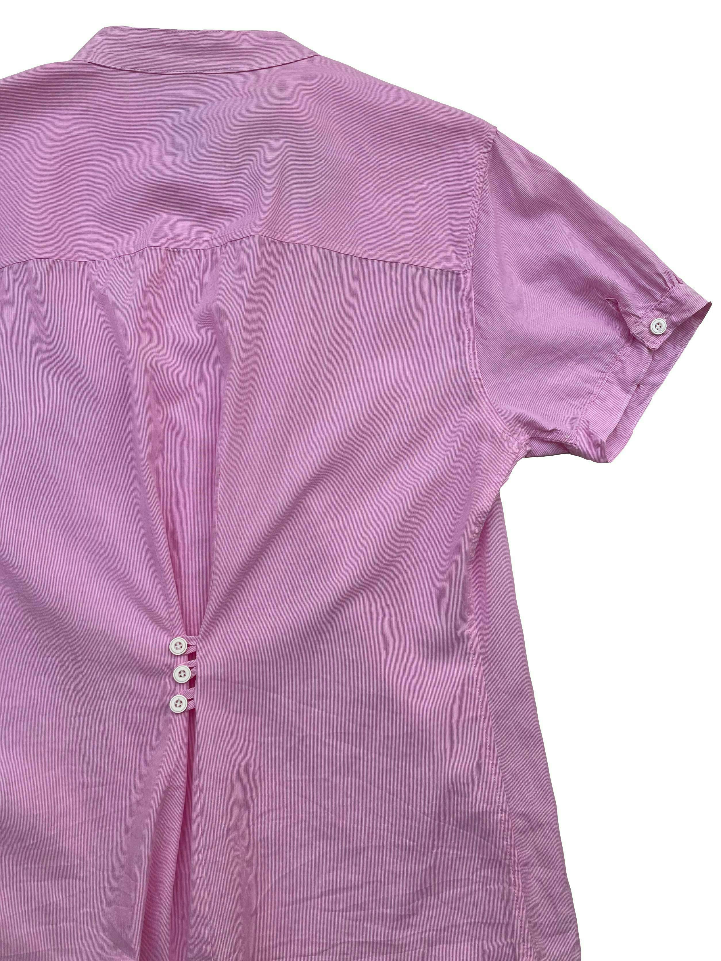 Blusa Viaggoa rayas rosas y blancas, botones delanteros y tres en la espalda para ajustar la cintura. Busto 110cm Largo 62cm