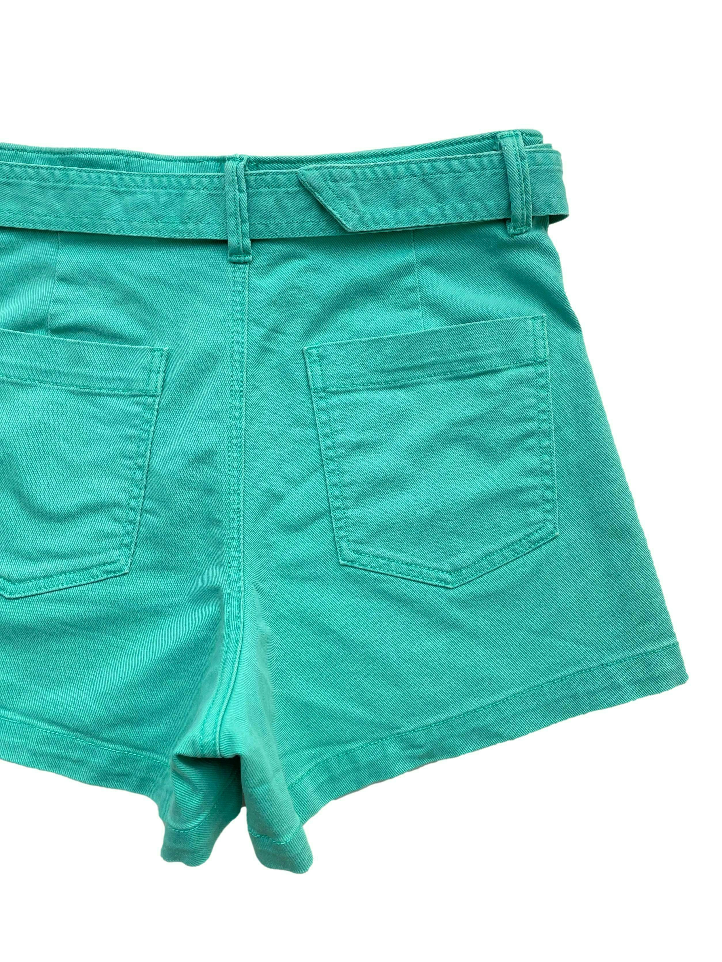 Short Gap de jean verde, a la cintura con correa. Cintura 78cm Largo 35cm. Precio original S/169