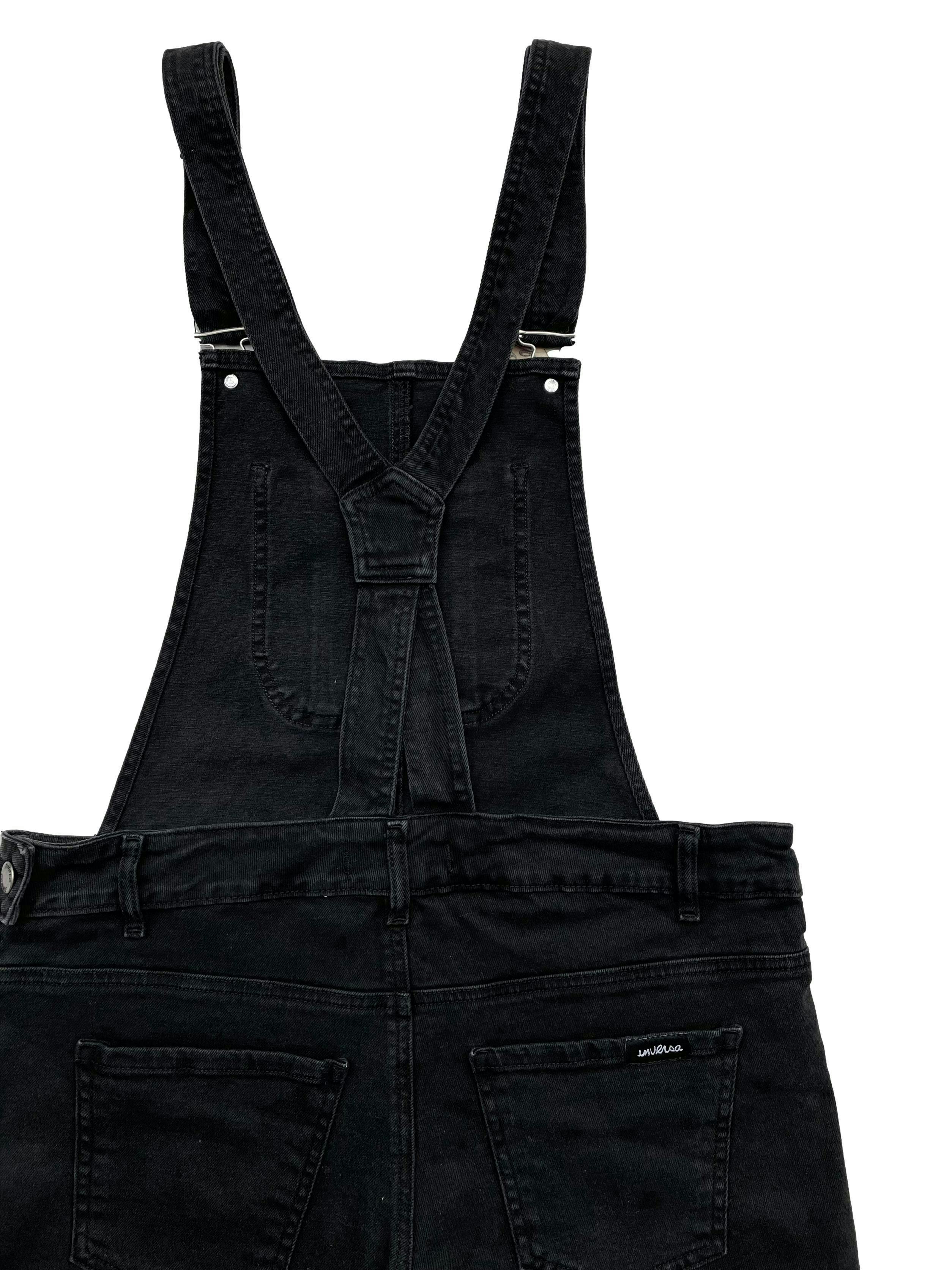 Jumper jean Inversa negro efecto lavado, con cierre lateral. Cadera 100cm Largo desde pecho 62cm