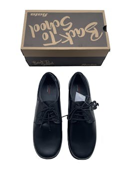 Zapatos Bata negros de cuero con cordones. Nuevos en caja