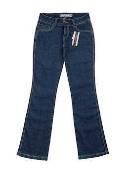 Pantalón jean Axxs semicampana, ligeramente stretch. Cintura: 78cm, Tiro: 22cm, Largo: 106 cm
