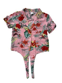 Blusa ELV rosada con estampado de flores, se puede amarrar en basta, tela fresca chalis.
