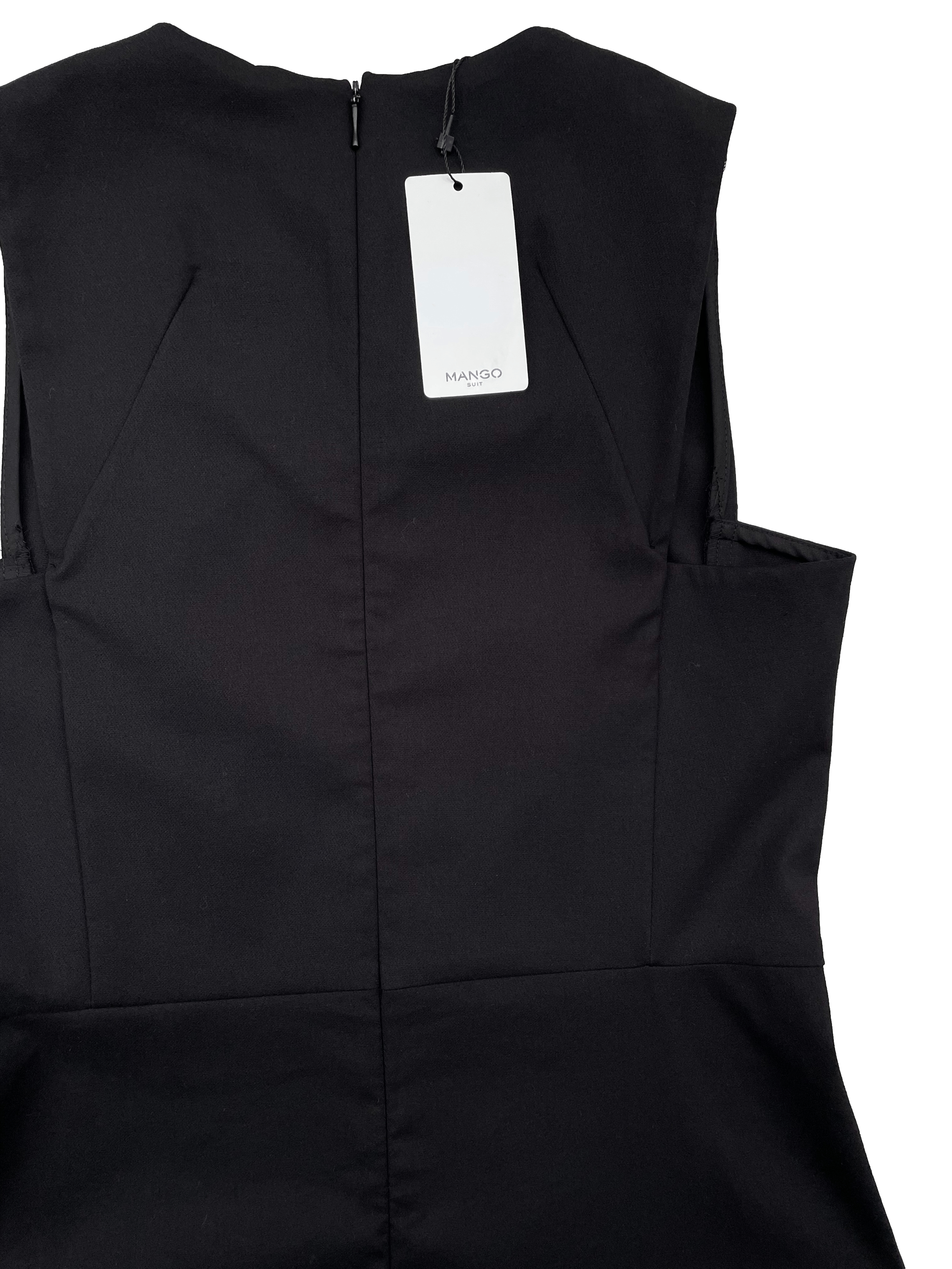 Vestino negro Mango, tela plana, corte en cintura y pinzas en busto, cierre invisible posterior. Nuevo con etiqueta. Busto 88cm, Largo 86cm.