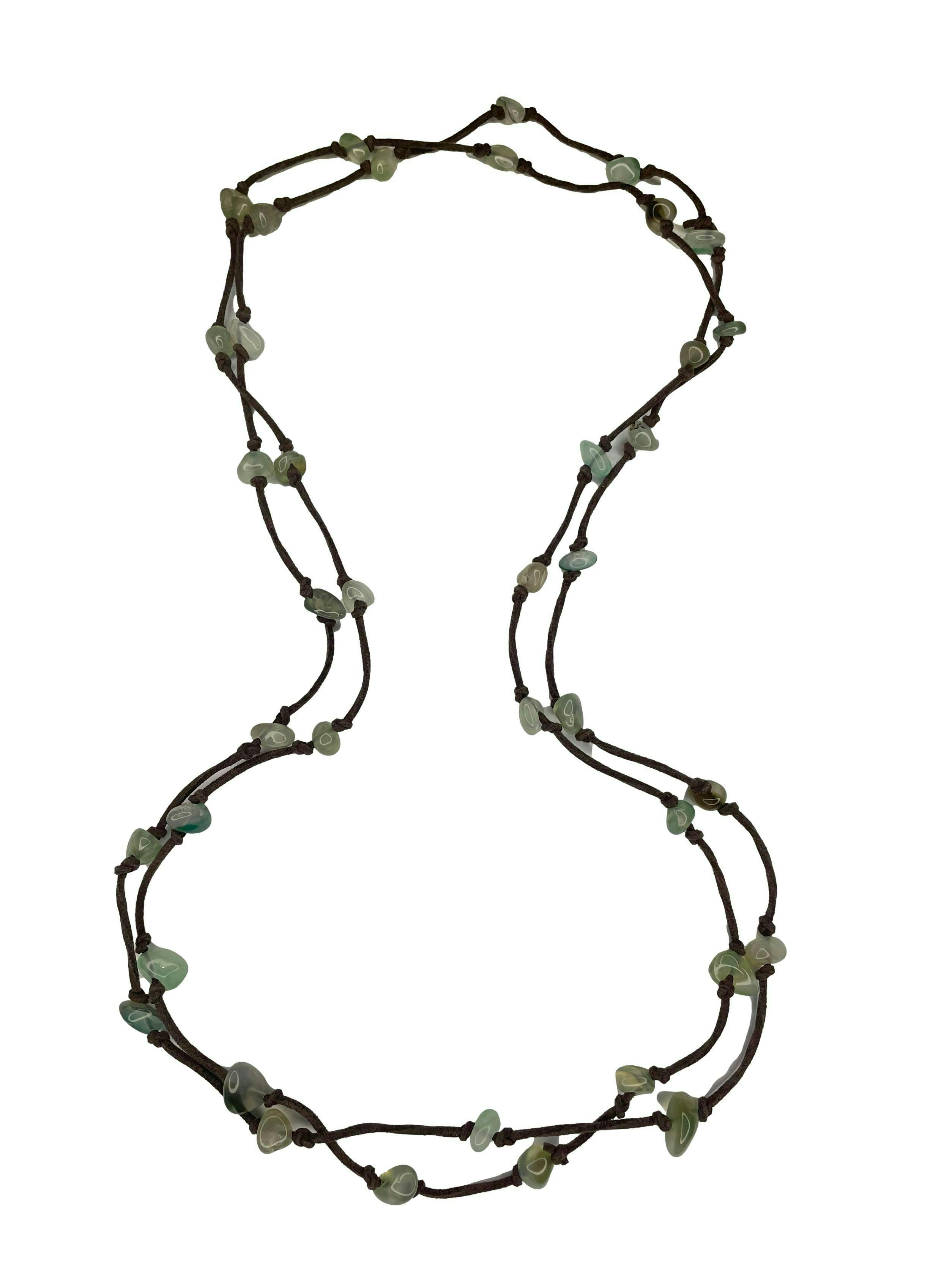Collar doble vuelta cordón marrón y piedras verdes. Largo 180cm