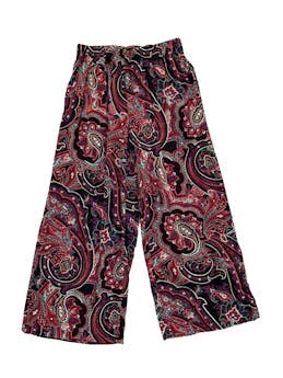 Pantalón culotte j.jill negro con estampado floral en tonos vinos y verdes, elástico en cintura. Precio original S/260. Cintura 60cm sin estirar, Largo 78cm.