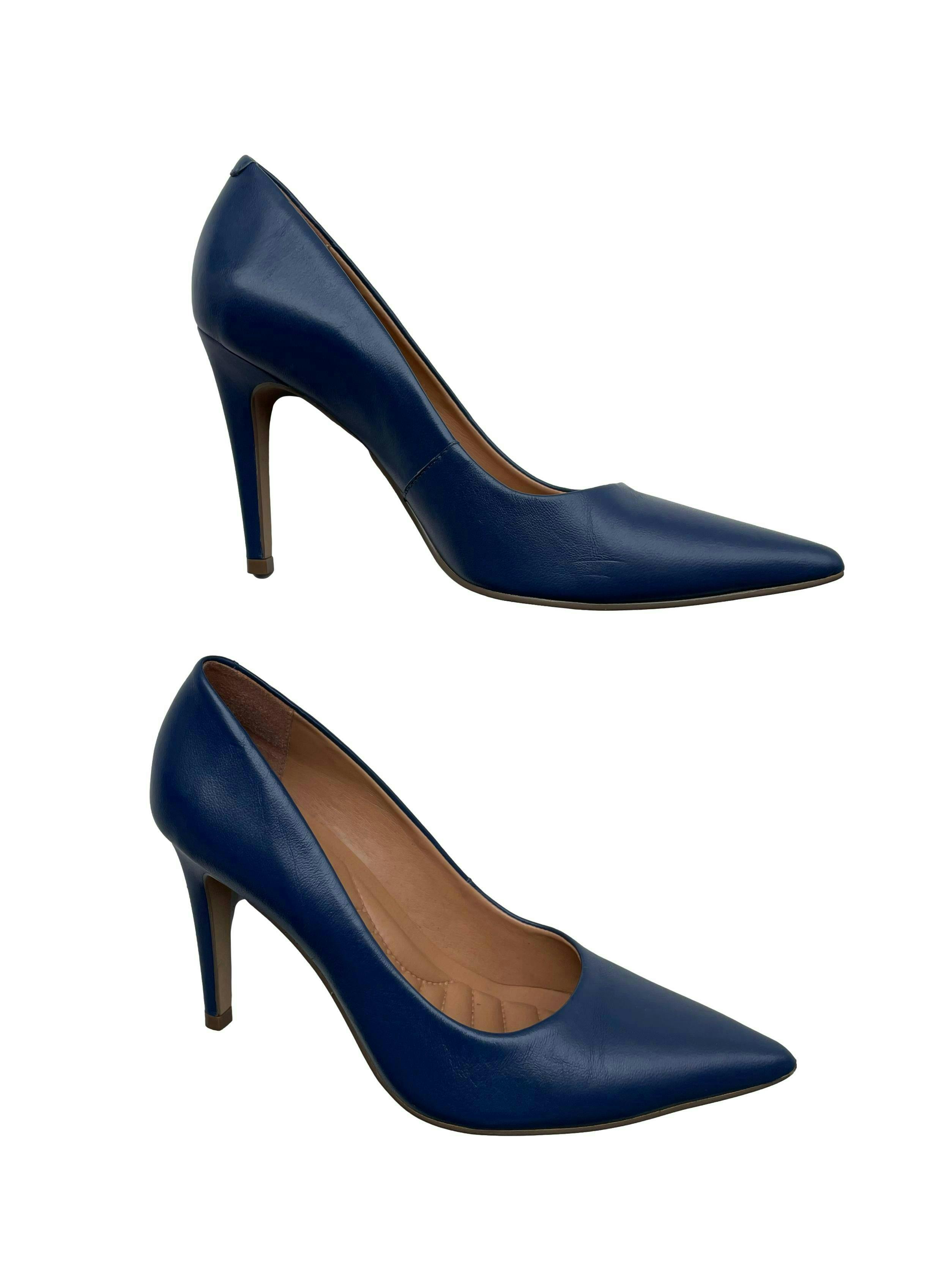 Zapatos Bruno Ferrini azules de cuero, modelo en punta, taco 9cm. Estado 9/10. Precio original S/ 300
