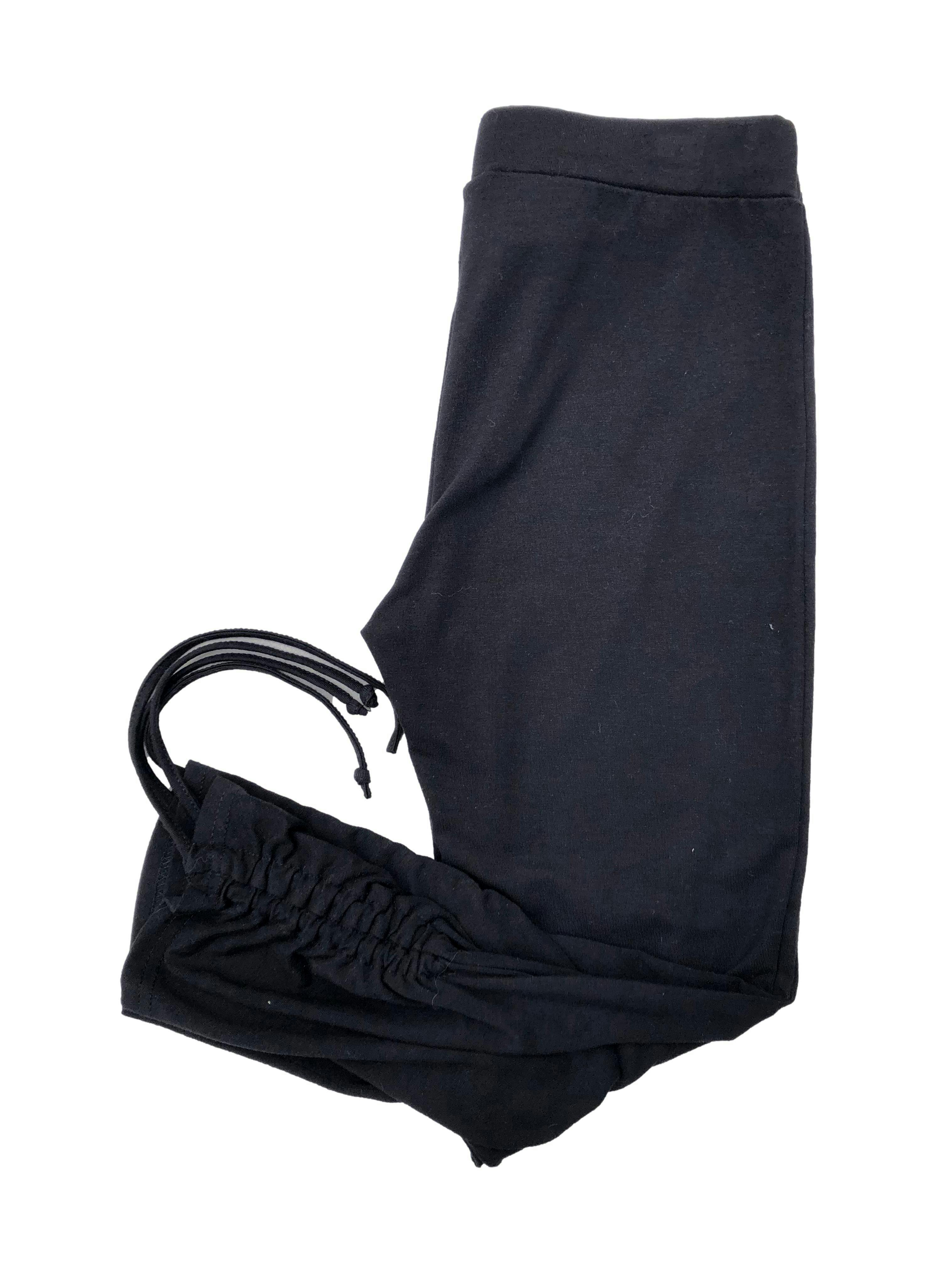 Leggings negra de algodón stretch, se recoge en la basta. Cintura 66cm Tiro 24cm Largo 70cm