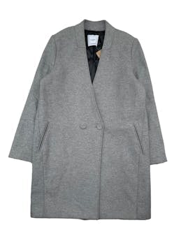 Abrigo Mango gris de paño 60% lana, forrado, con hombreras, botones forrados y bolsillos frontales. Busto 110cm, Largo 88cm.