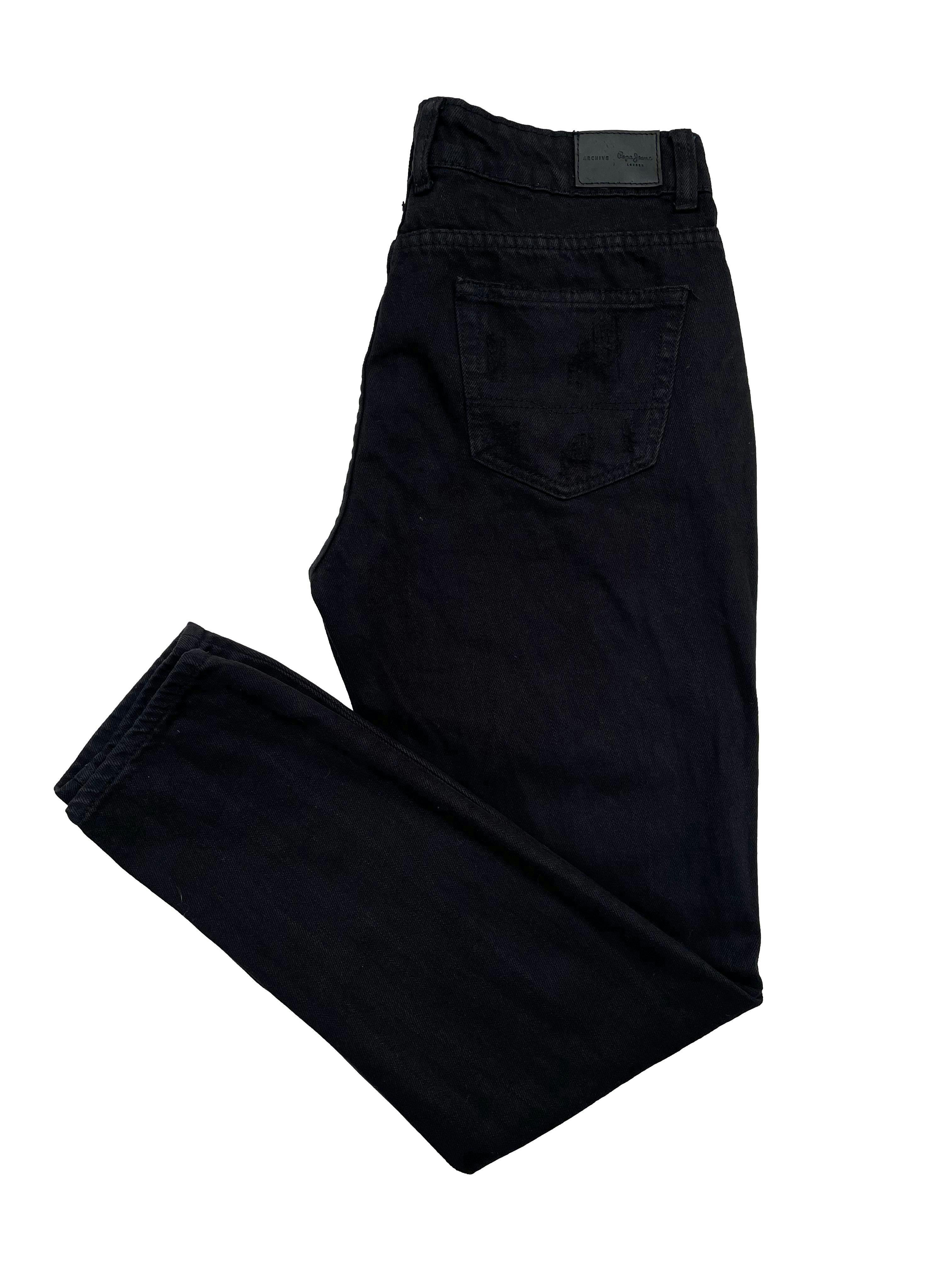Pantalón negro Pepe Jeans 100% algodón, corte slim de tiro medio con rasgados .Cintura 76cm, Largo 94cm.