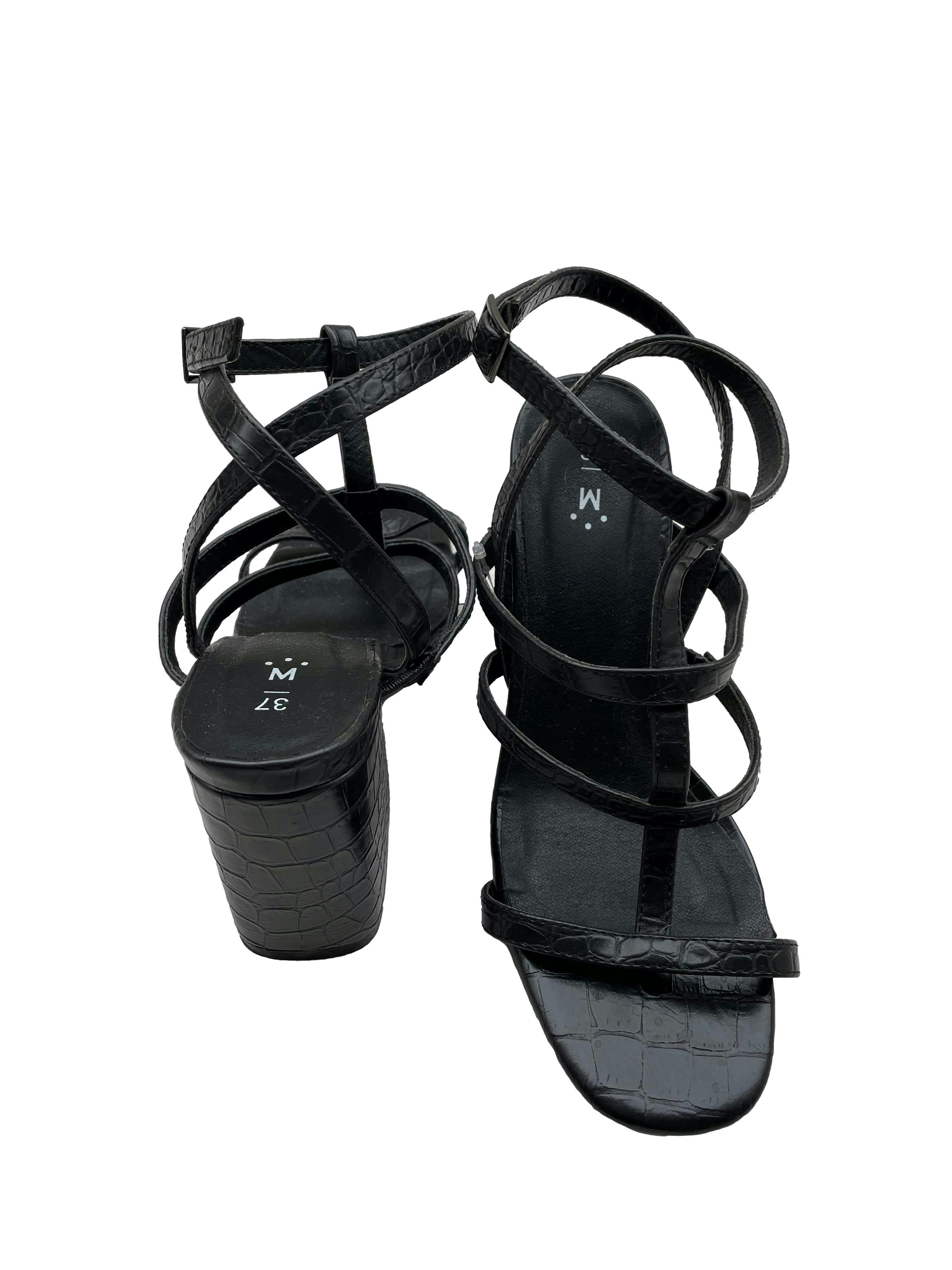Sandalias de cuerina negras, correa al tobillo, taco grueso 9cm. Estado como nuevo.