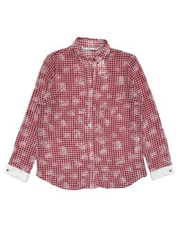 Blusa Zara de gasa con estampado en blanco y rojo, puños blancos y cuello con botones negros. Busto 104cm, Largo 60cm.