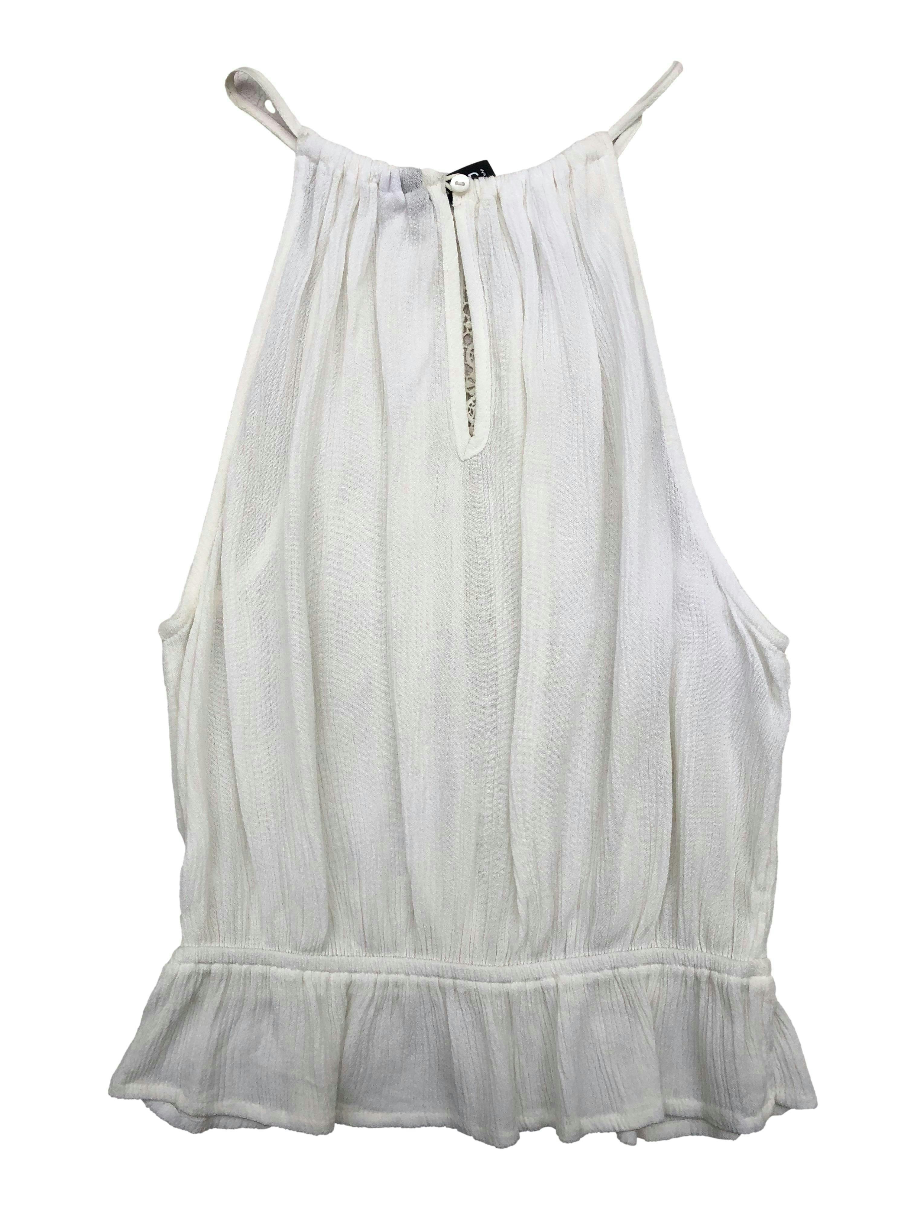 Blusa H&M de crepé blanco, cuello halter, encaje en centro, cintura elástica y botón en espalda. Busto 80cm sin estirar. Largo 45cm.   