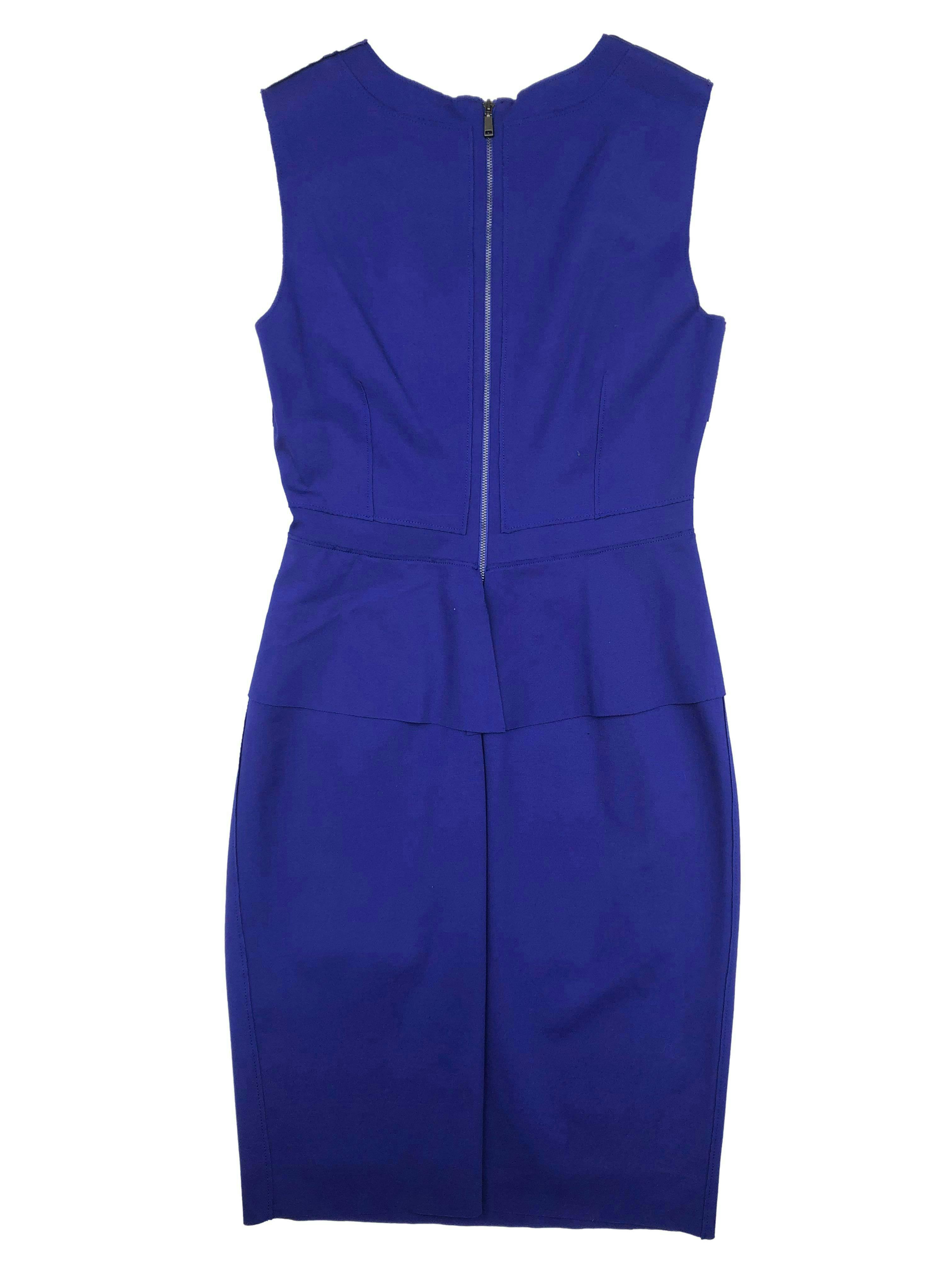 Vestido Elie Tahari azul con costuras externas, peplum, cierre en la espalda y forro, tela gruesa stretch. Busto 90cm Cintura 72cm Largo 99cm