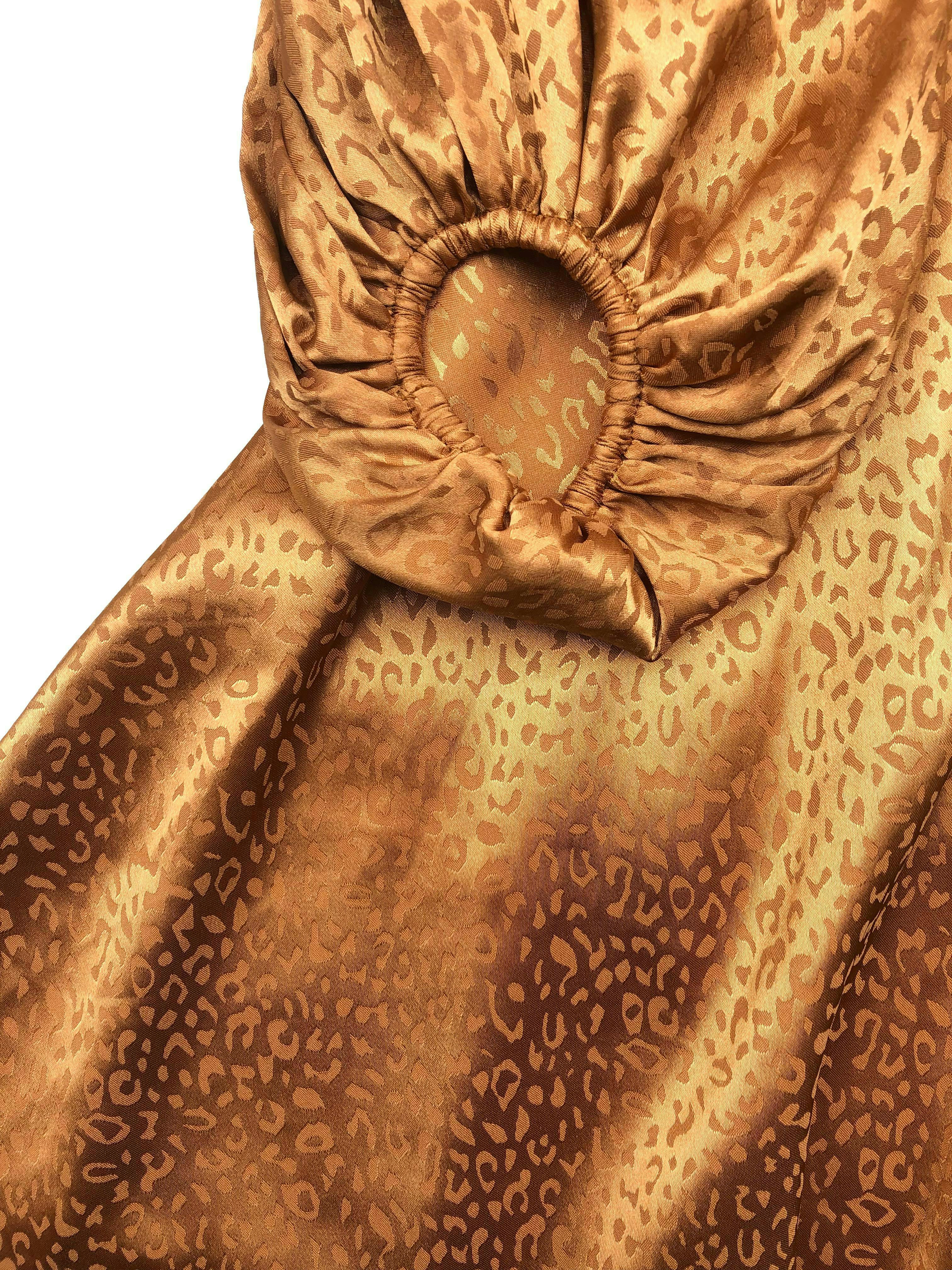 Vestido Bohem cobre satinado con animal print al tono, cierre en espalda, falda con vuelo, mangas abullonadas. Busto 90cm Largo 80cm