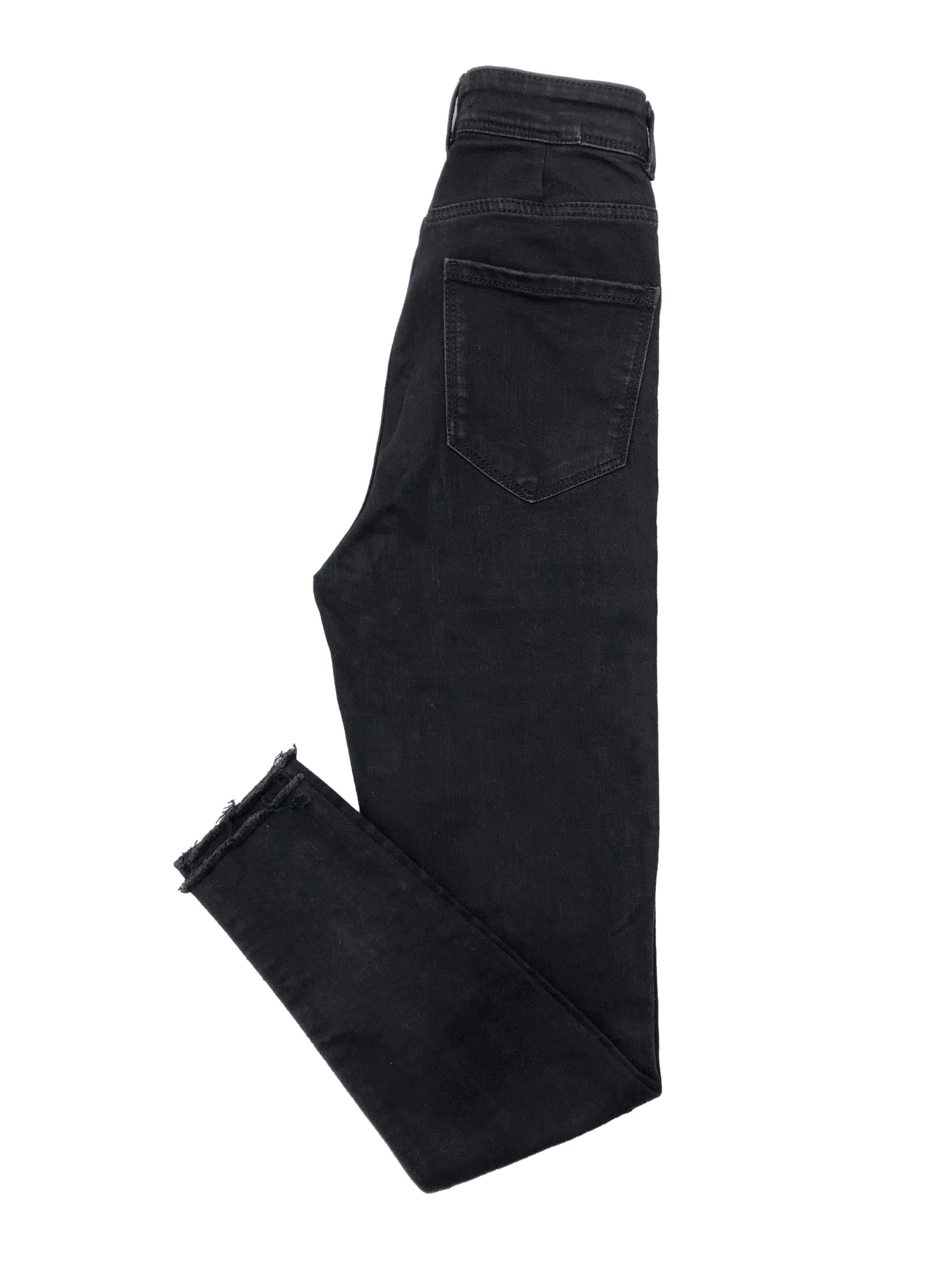Skinny jean Zara negro efecto lavado, aberturas en rodillas. Cintura 62cm Tiro 27cm Largo 98cm