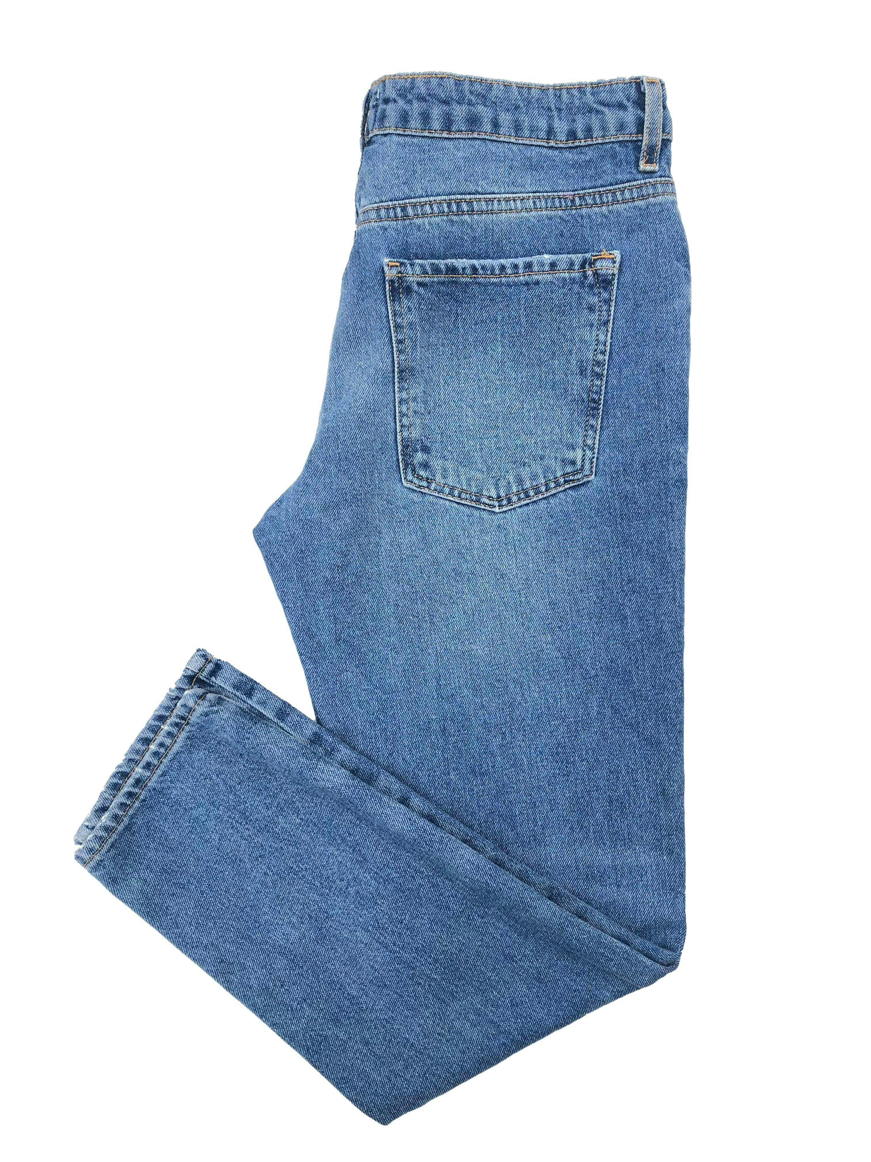 Destroyed jeans Forever21, denim rígido, cinco bolsillos. Cintura 74cm Tiro 25cm Largo 90cm