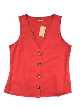 Blusa Basement roja 55% Lino con botones cacho y aberturas laterales. Busto 104cm, Largo 63cm.