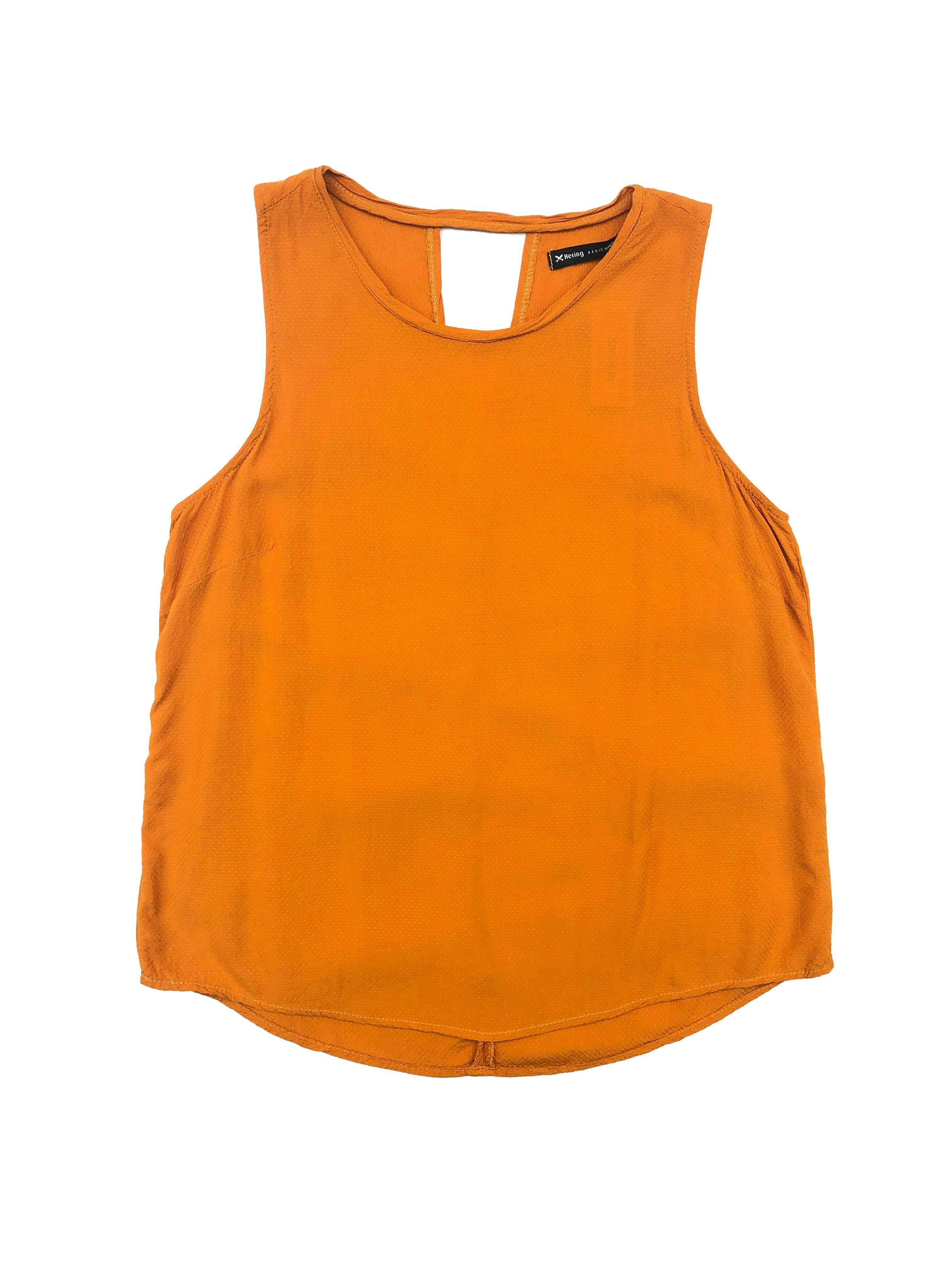 Blusa Hering naranja calabaza de chalis texturizado, abertura posterior. Busto 100cm, Largo 55cm.