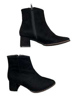 Botines negros Trendy Shoes de suede, modelo en punta con tachas metálicas. Estado 9/10.