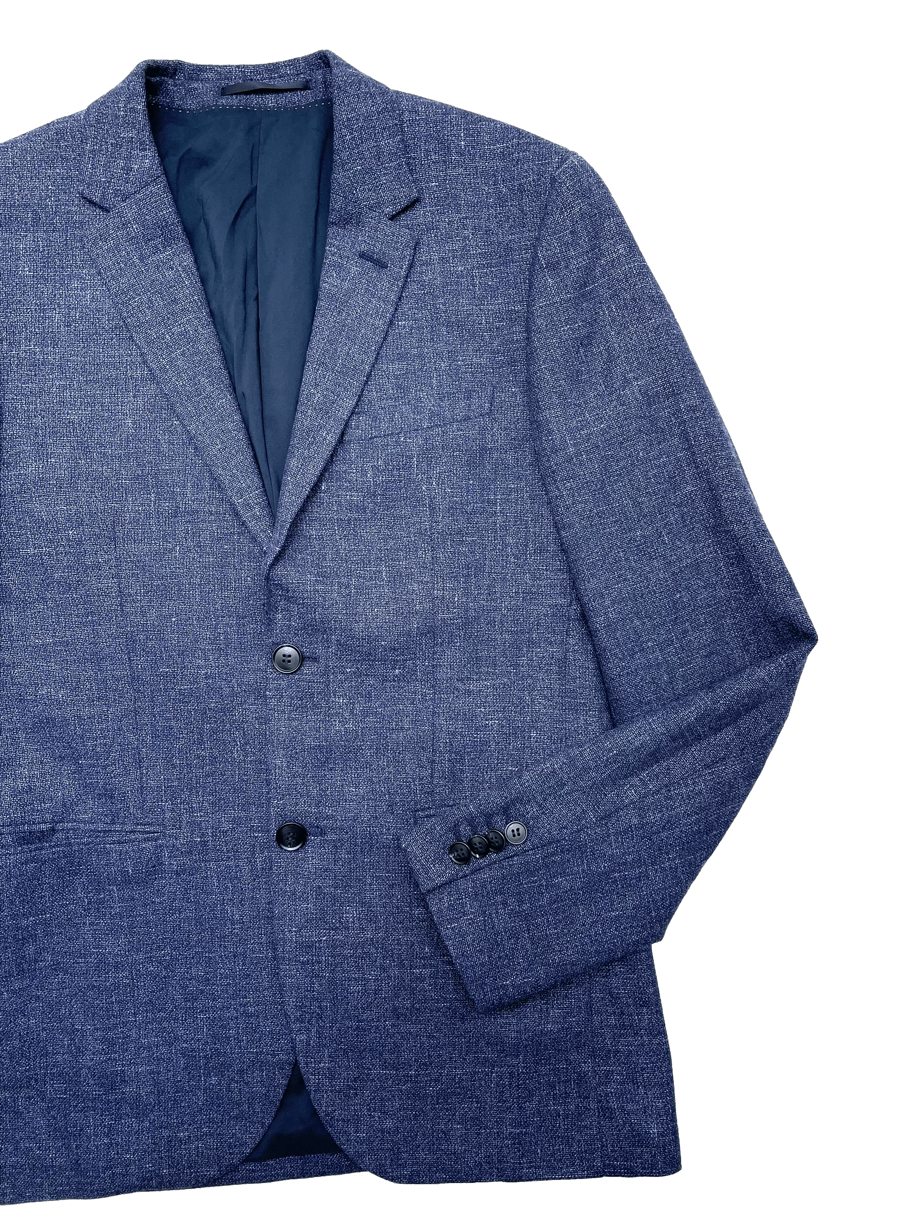 Blazer H&M azul jaspeado de tweed con mezcla de lana y lino, tiene forro, tres bolsillos, aberturas posteriores y botones de repuesto. Busto 100cm, Largo 70cm.