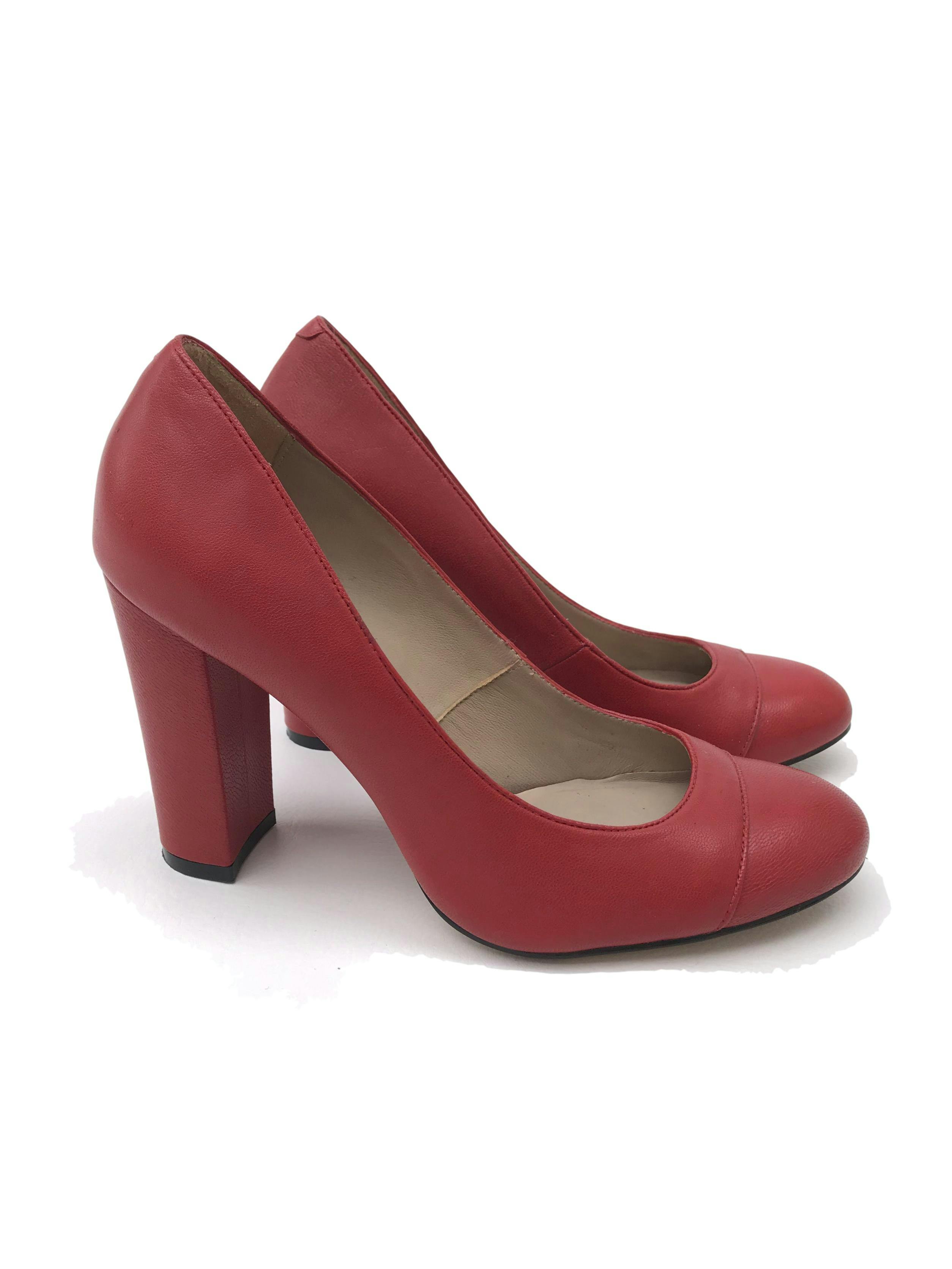 Zapatos Ecco rojos de cuero, taco ancho 9cm. Estado 9/10. Precio original S/ 230