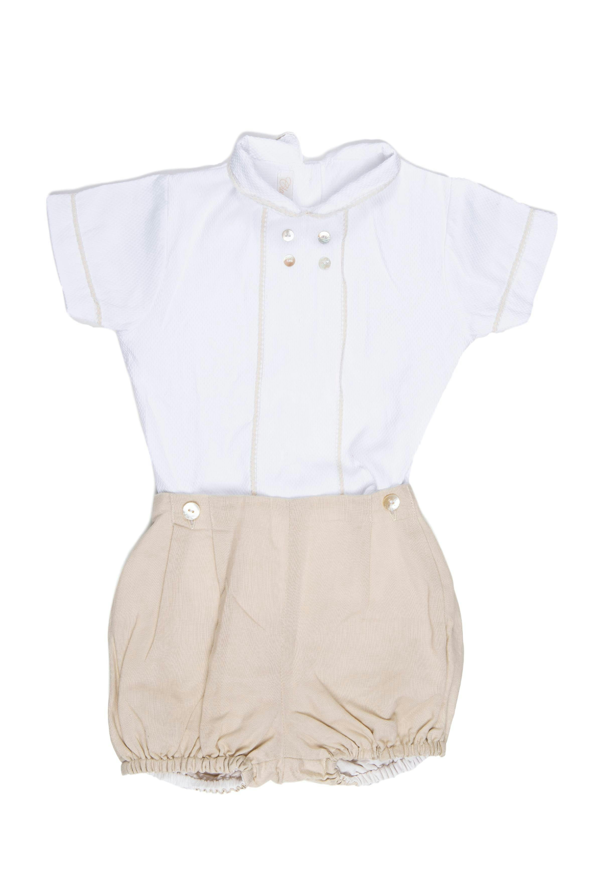 Camisa algodon blanca y short lino beige (la camisa tiene un ligero jalado impercentible a simple vista) - Claudia