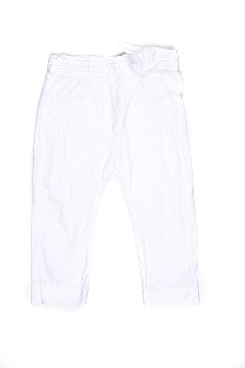 pantalón blanco drapeado en cintura para amarrar al lado 100% algodón - yamp