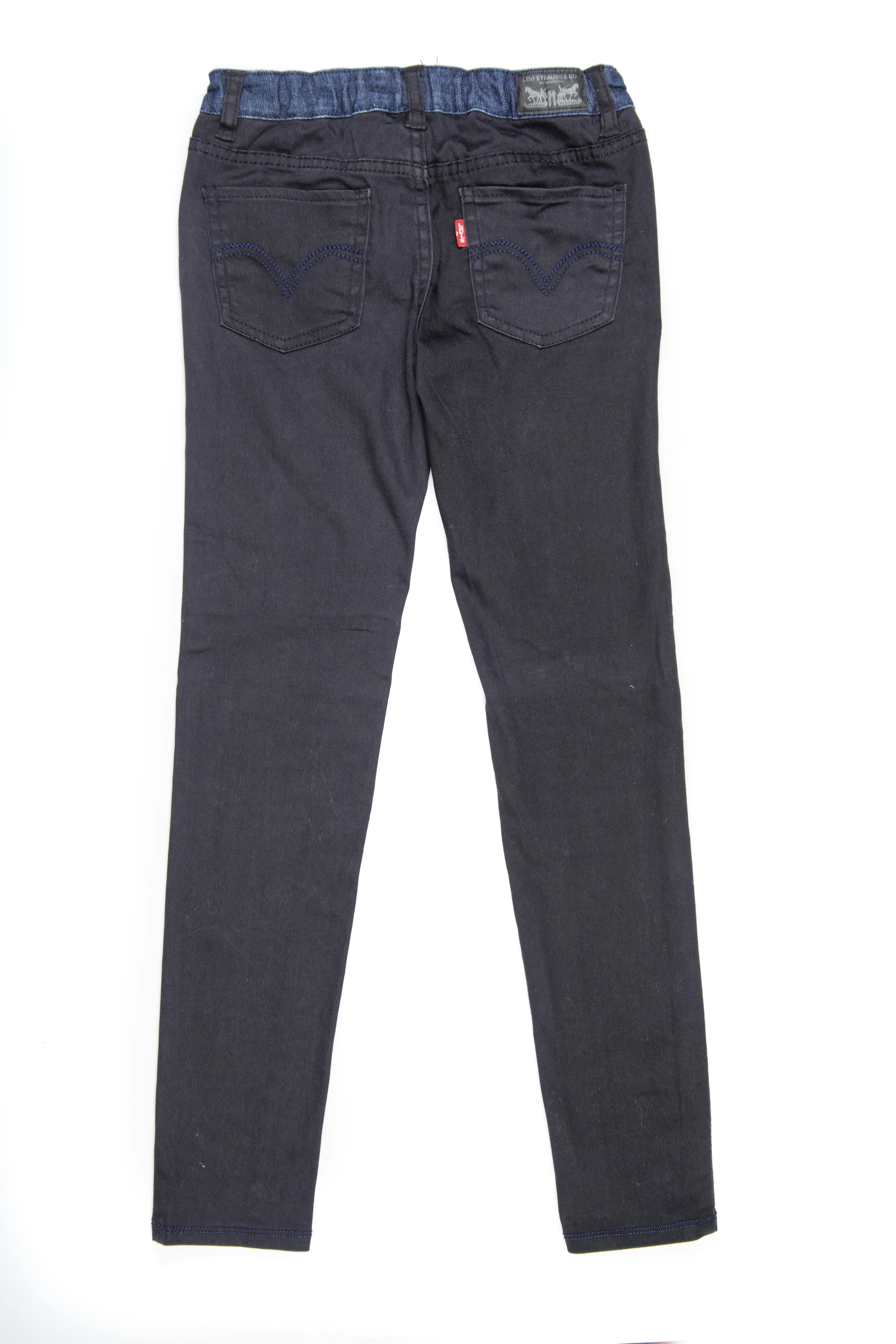 Pantalon jean azul por delante y negro por detrás. Cintura regulable. Stretch - Levis