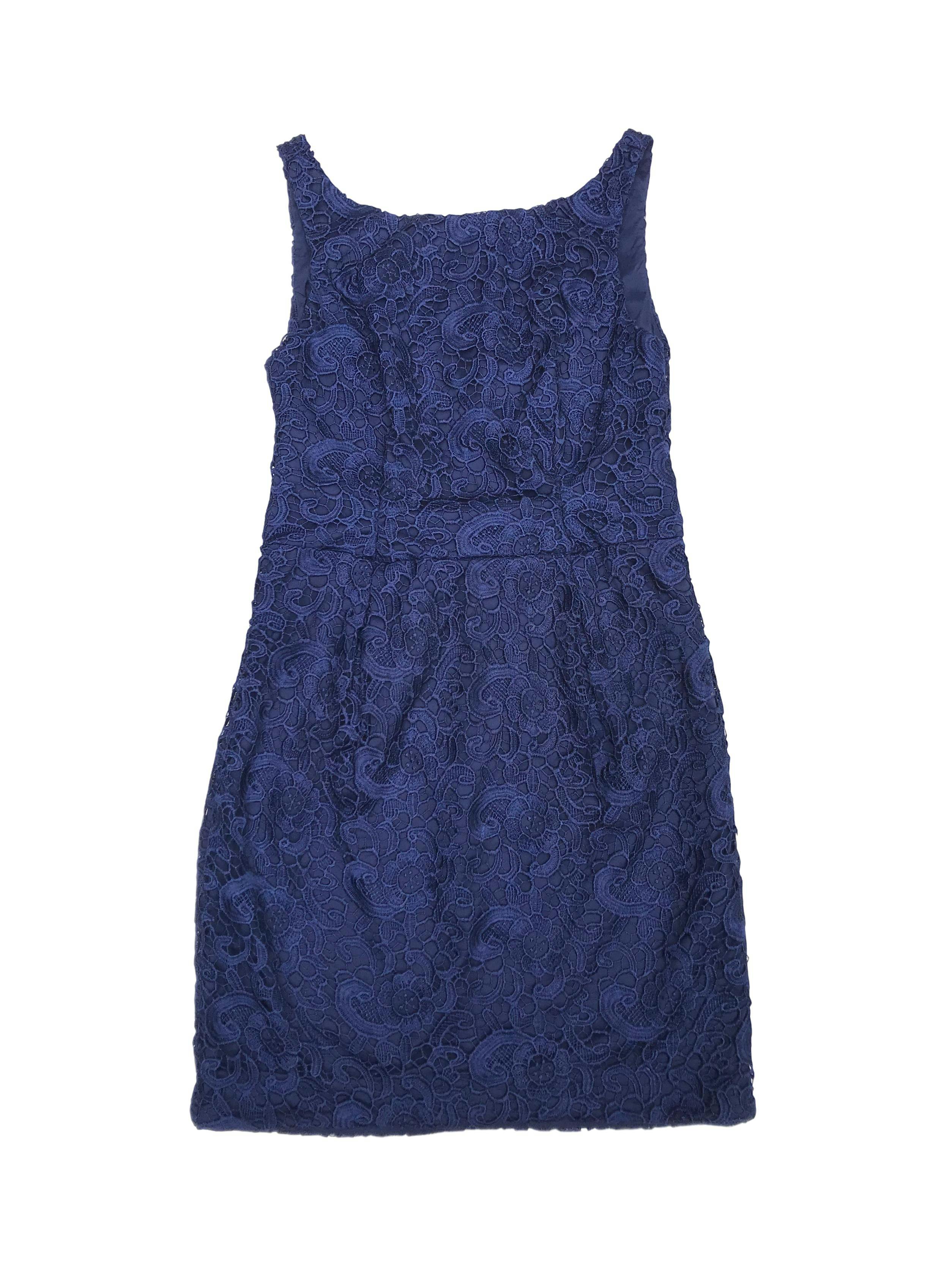 Vestido de encaje azul, forrado, con cierre y escote en la espalda. Nuevo con etiqueta. Precio original S/ 500