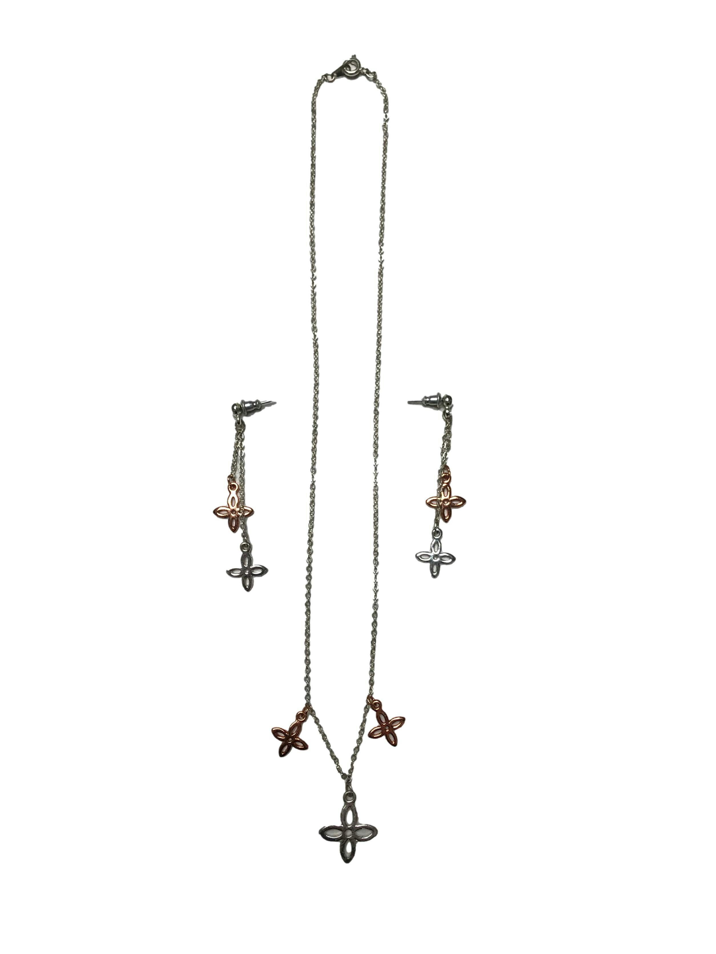 Set de aretes y collar con flores en tono bronce y plata. Largo collar 48 cm. Largo aretes 5.5cm. 