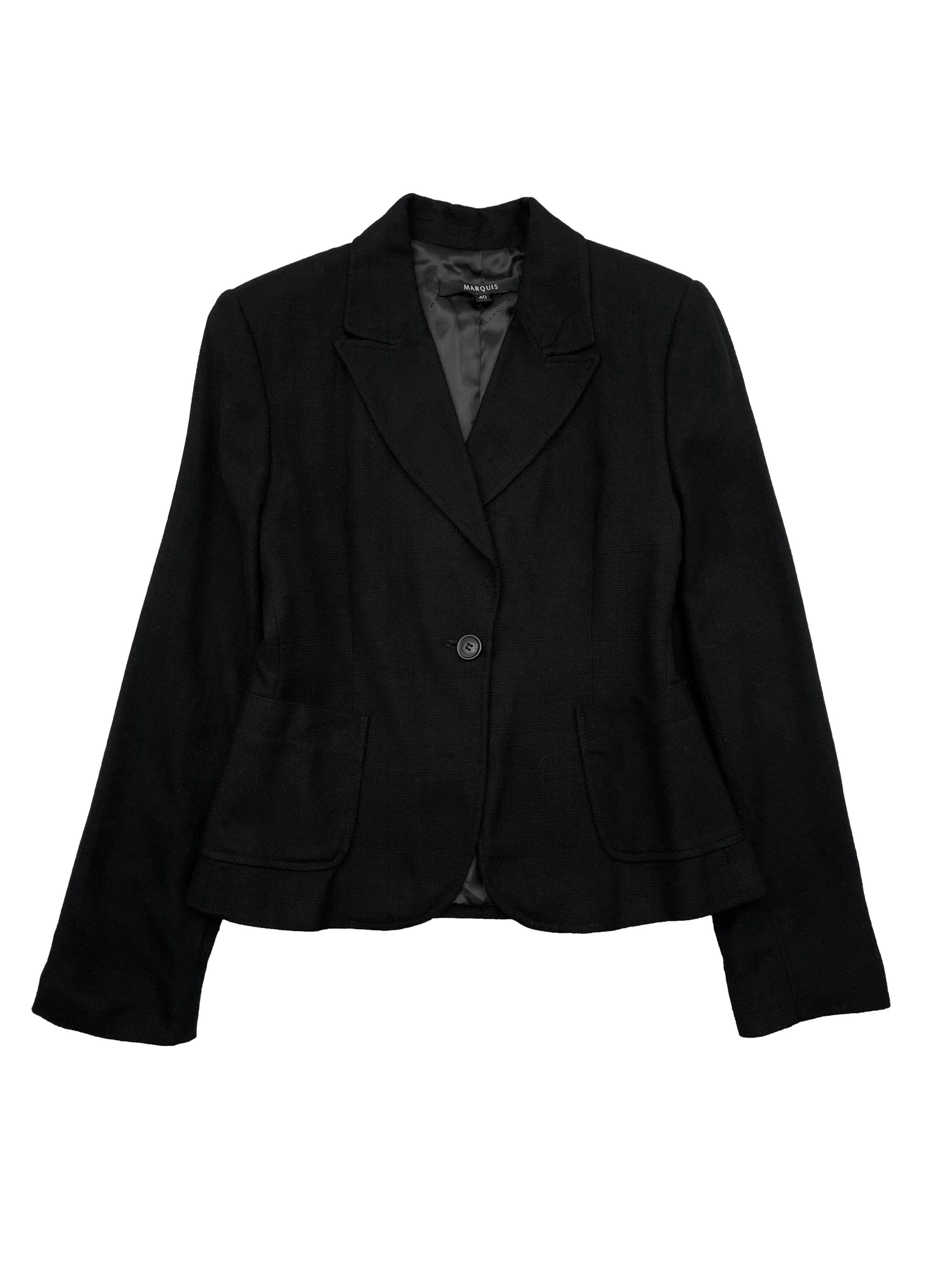 Saco blazer negro Marquis, con hombreras y bolsillos delanteros, forrado. Busto 88cm, Largo 58cm. 