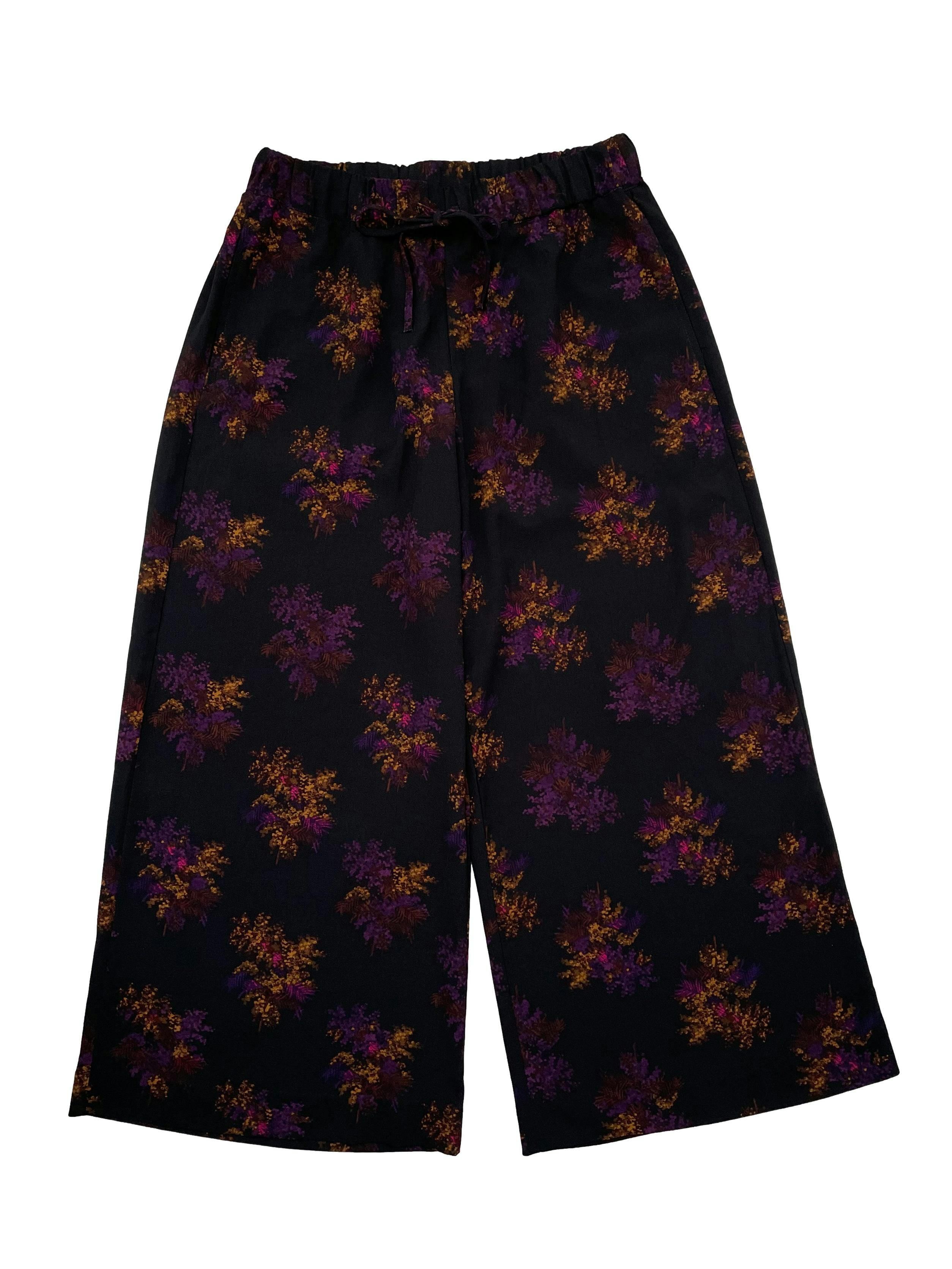 Culotte H&M de crepé negro con flores moradas y amarillas, pretina elástica, bolsillos laterales. Cintura 72cm Largo 90cm