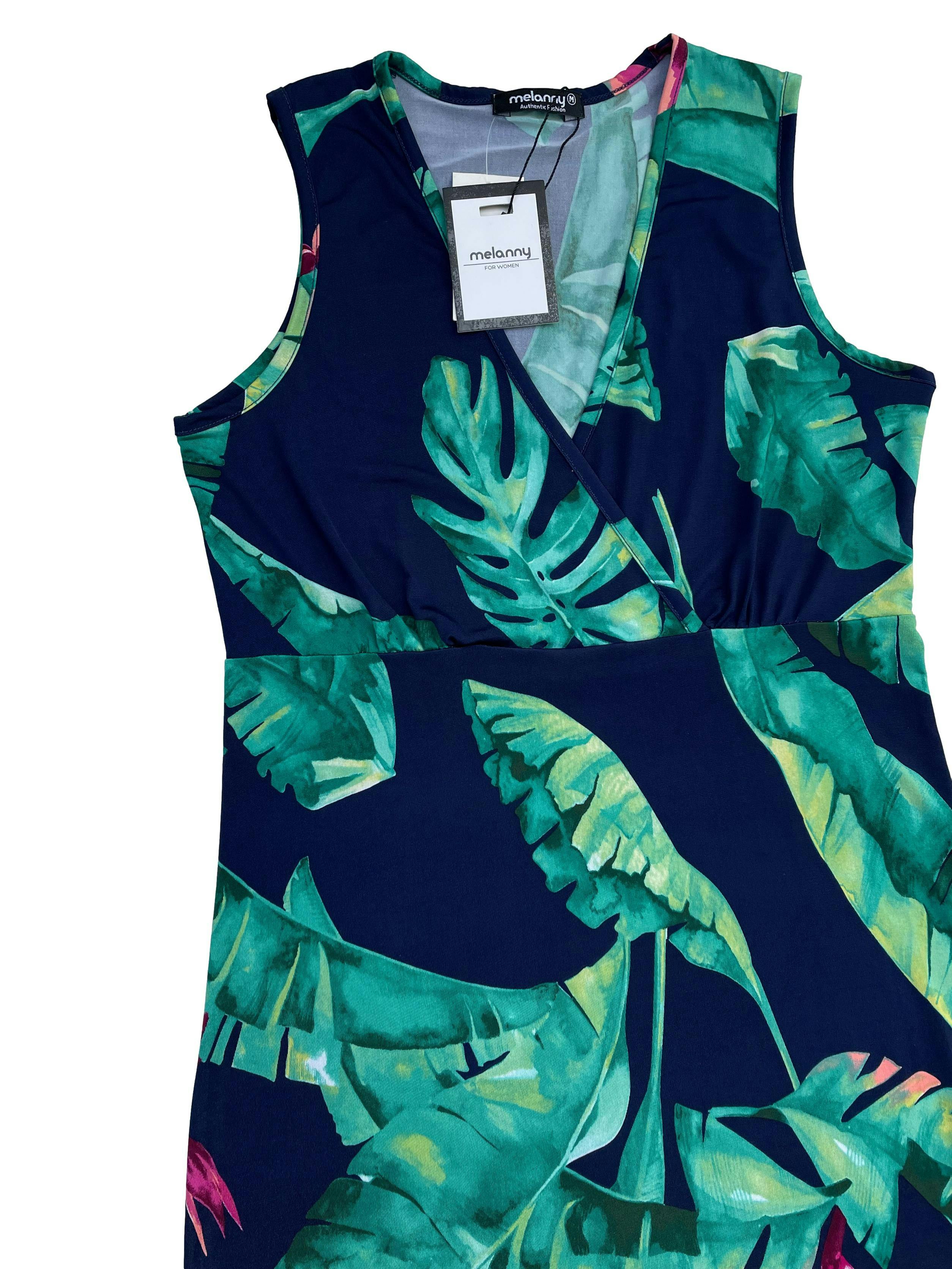 Vestido Melanny azul con hojas verdes, tela lycra, con aberturas laterales. Busto 80cm sin estirar Largo 127cm. Nuevo con etiqueta.