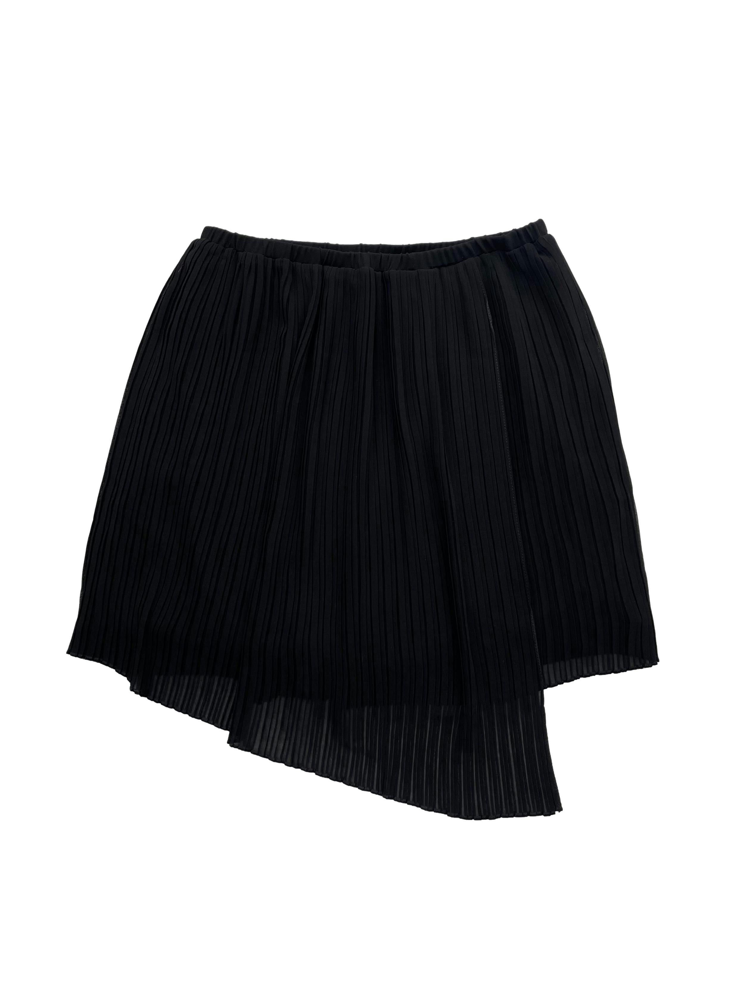 Mini falda Mango de gasa plisada negra con forro, estilo envolvente con basta asimétrica y cintura elástica. Largo 40cm.