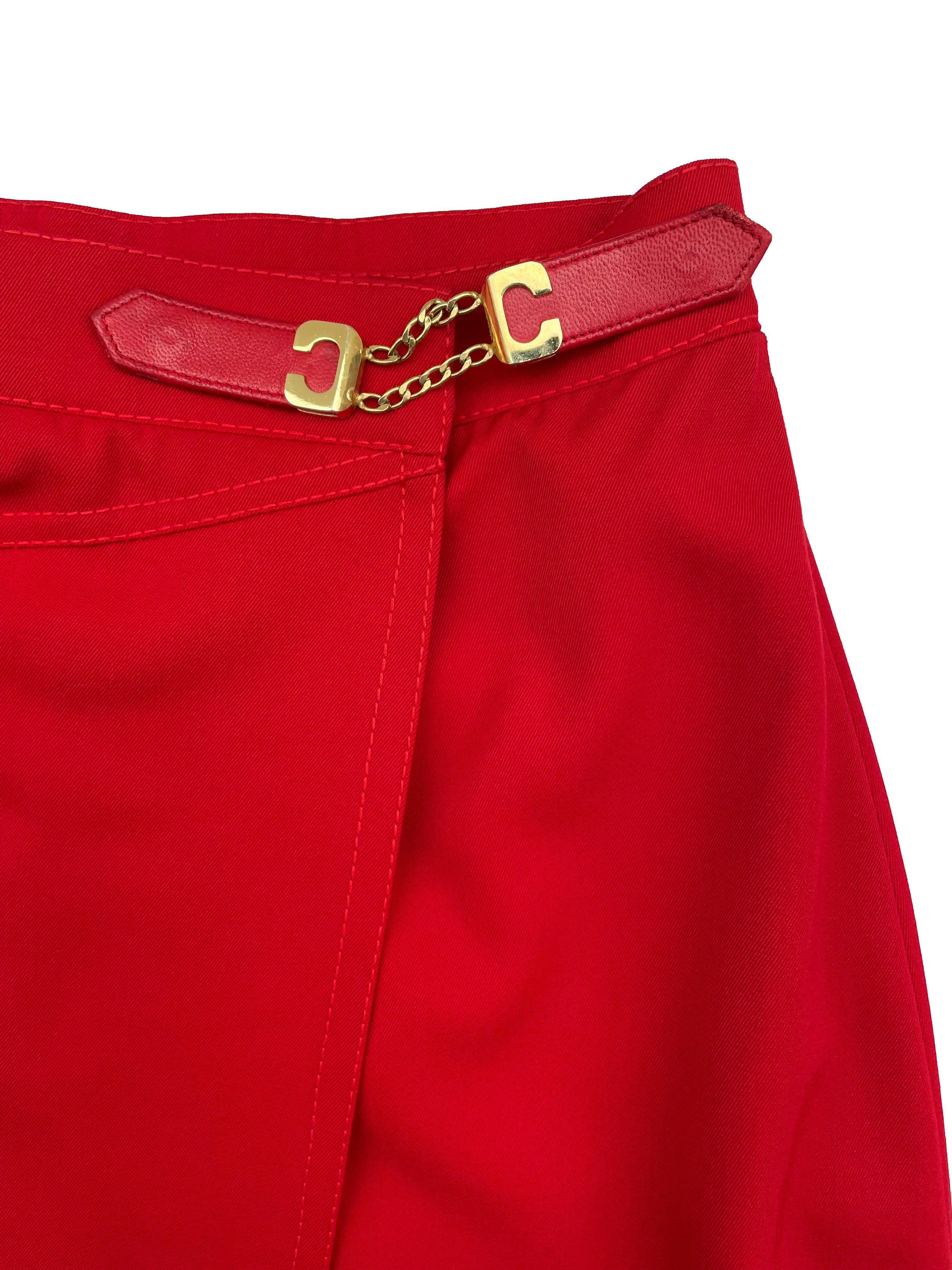 Falda vintage envolvente ,de drill rojo con forro, 100% lana con un bolsillo lateral. Marca vintage Paris. Cintura 62cm, Largo 69cm.