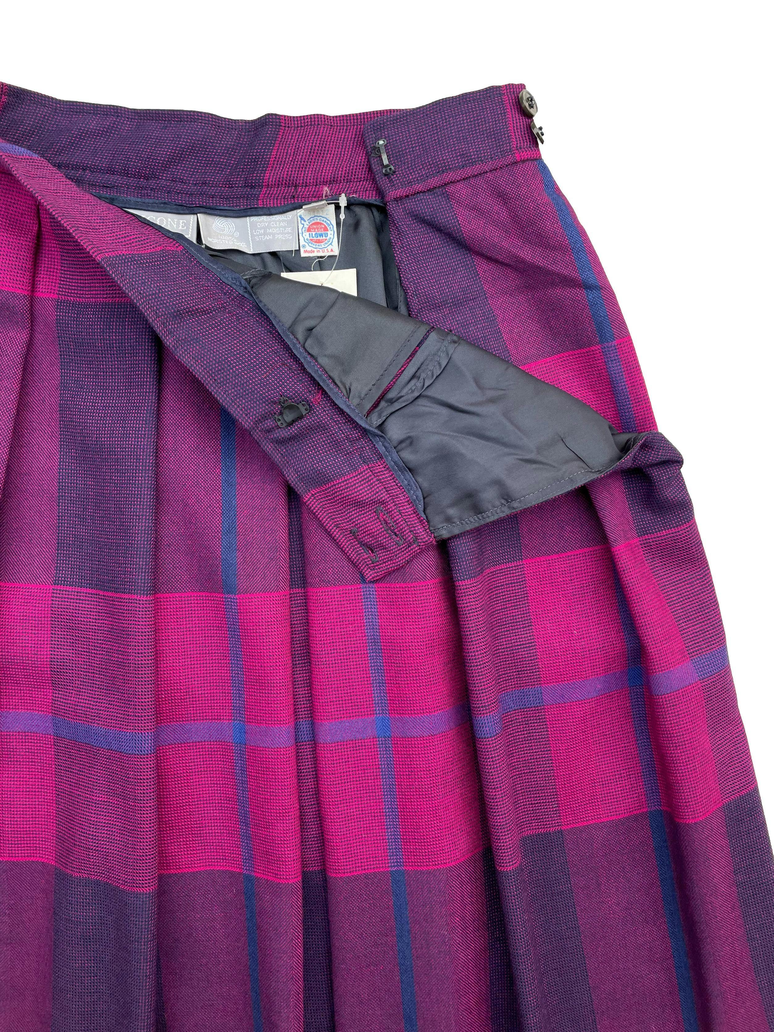 Falda vintage a cuadros escoceses en fucsia y morado ,100%lana con forro y bolsillos laterales. Cintura 66cm ,Largo 70cm.