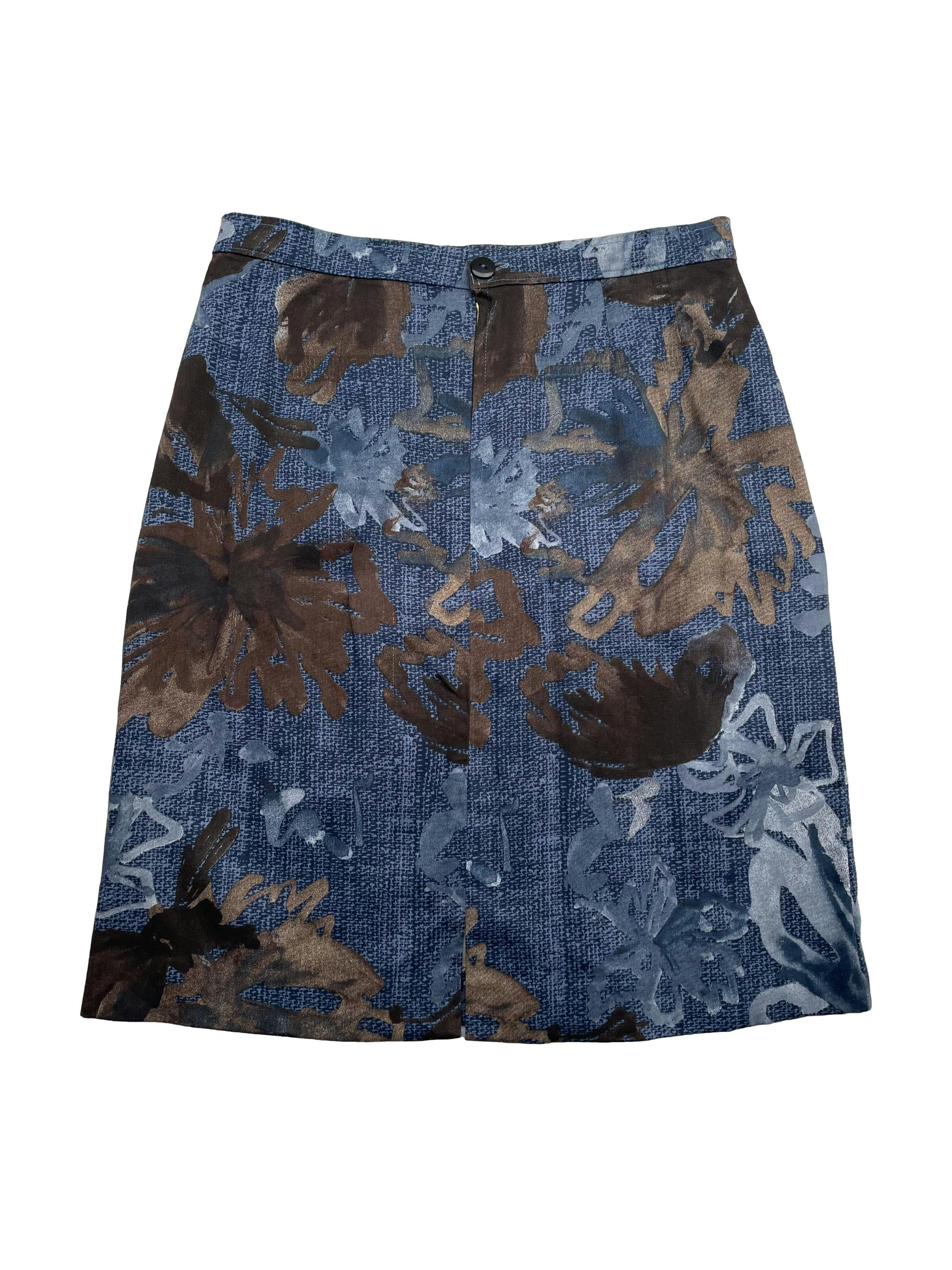 Falda vintage azul con estampado de hojas al tono y marrones, delantero tableado, con forro, botón y cierre posterior. Cintura: 74cm, Largo: 55cm.