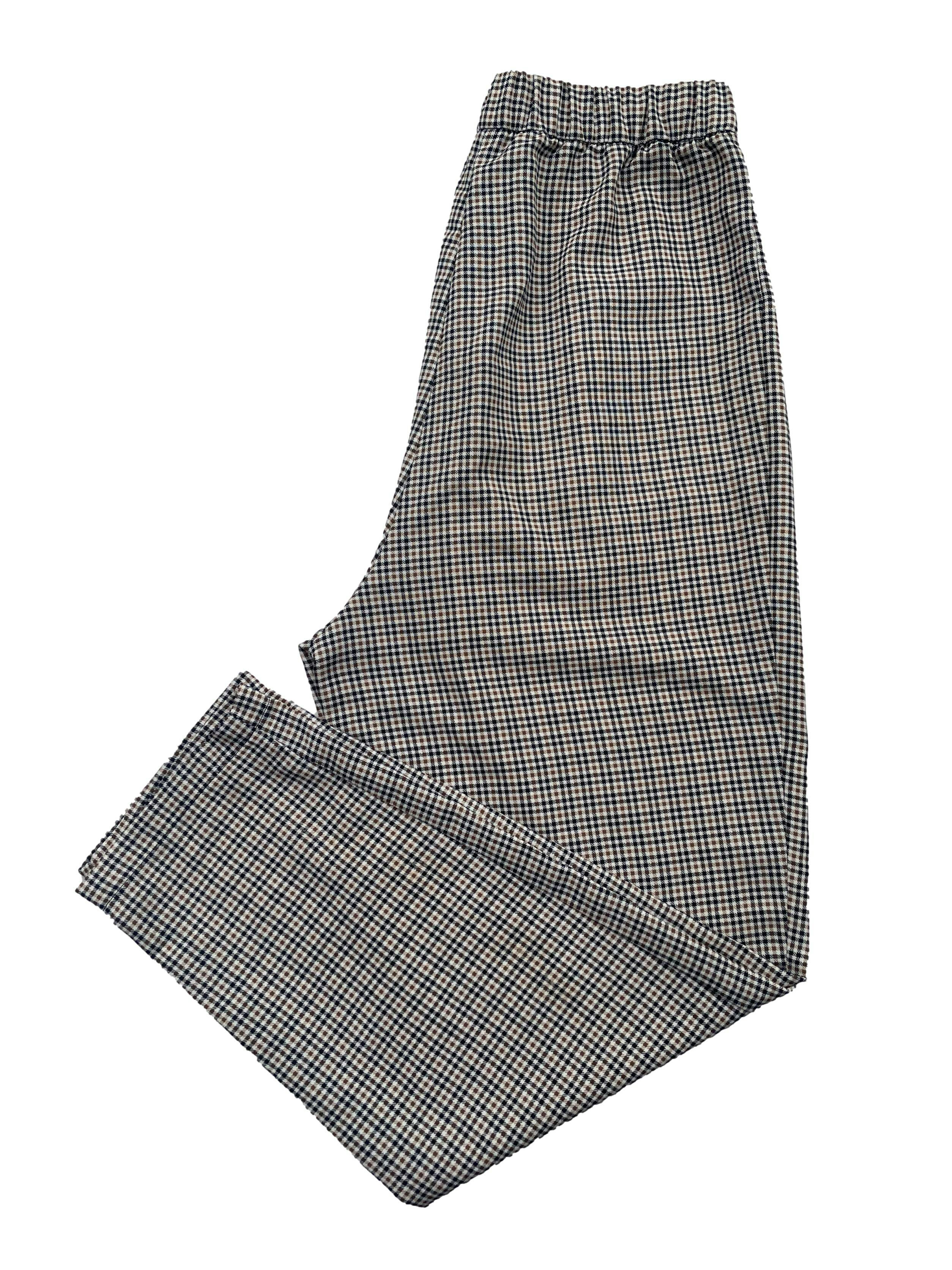 Pantalón H&M tiro alto, de cuadritos, con cierre y botón delantero. Cintura: 68cm, Largo: 95cm.