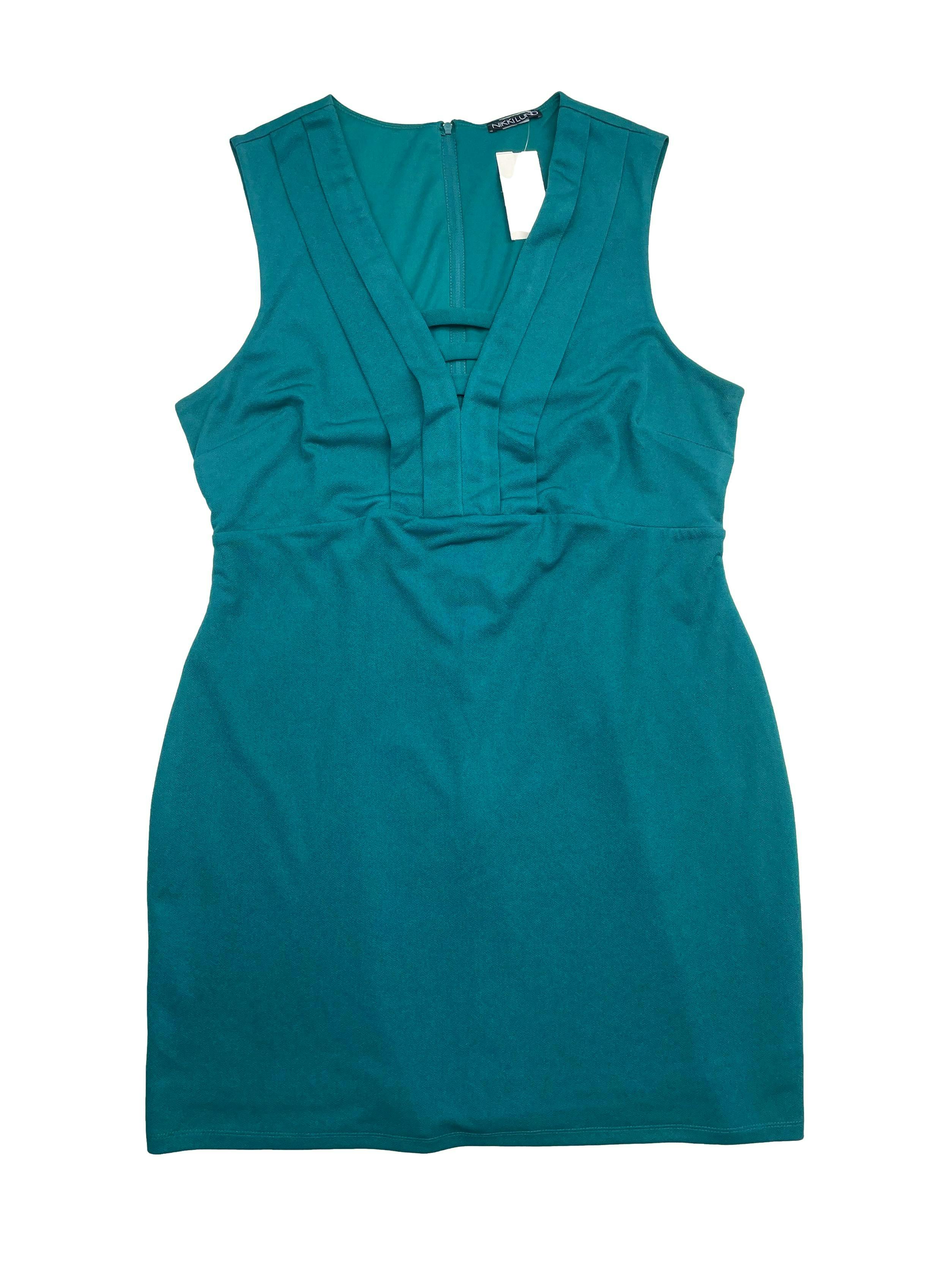 Vestido Nikkilund color verde con textura, forrado, cierre en la espalda,  escote en V con rejilla. Busto: 104cm, Largo: 88cm