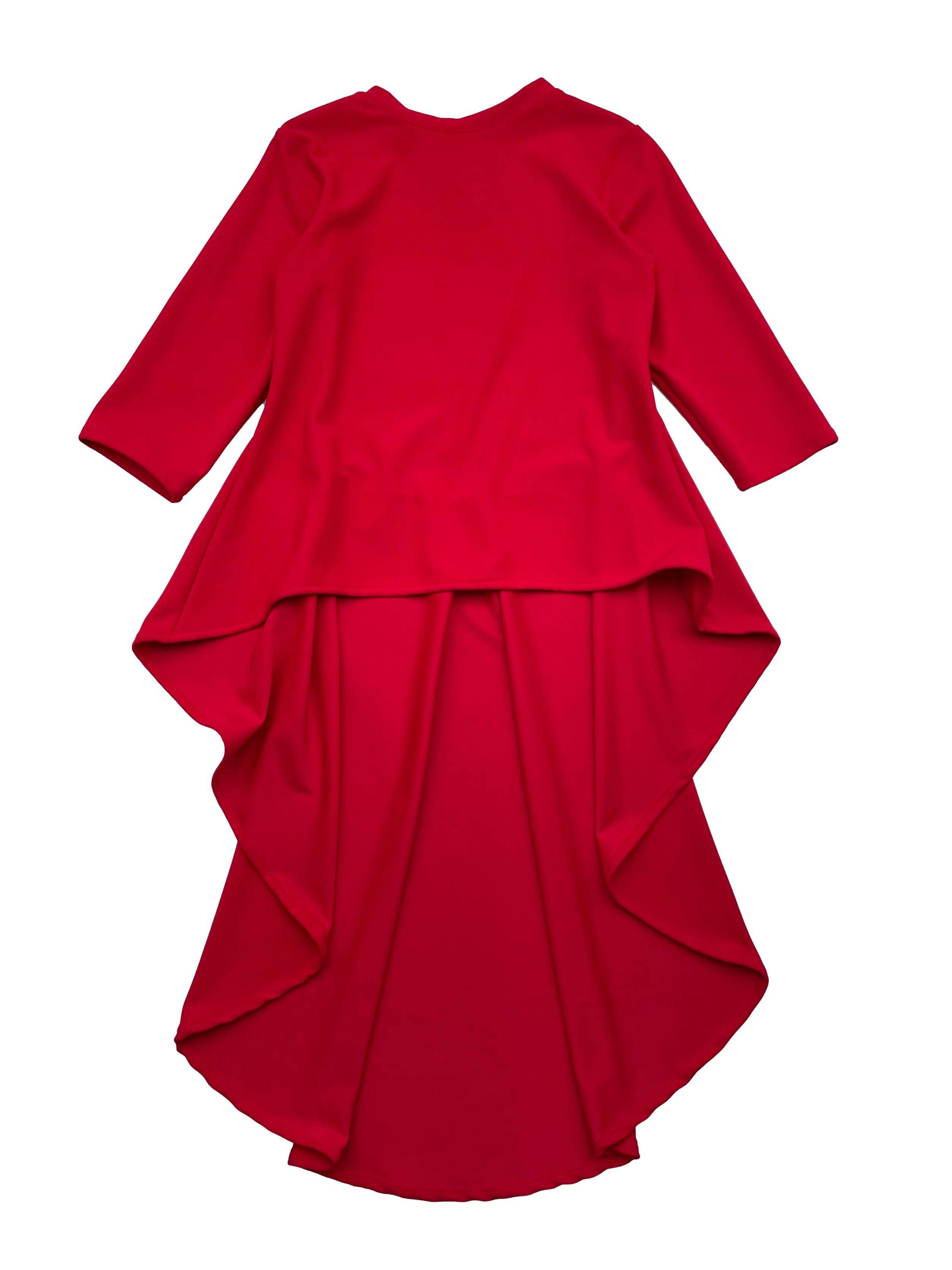 Blusa ChaCha roja, manga 3/4, asimétrica con cola y pliegues. Busto: 90cm, Largo 49-105cm