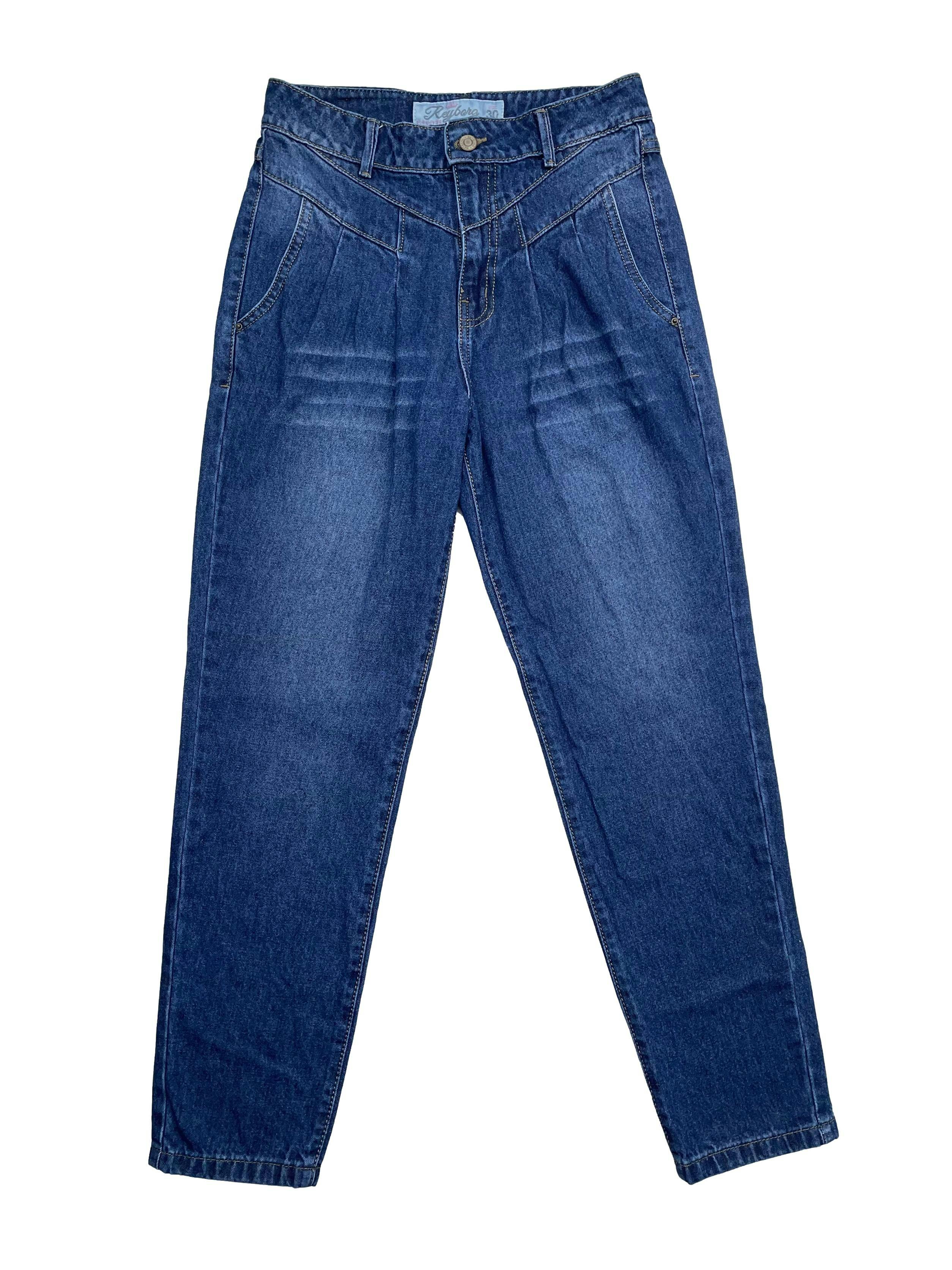 Pantalón mom jean de tiro alto con cortes asentadores en cintura, costuras en contraste, 4 bolsillos. Cintura 70cm, Largo 96cm.