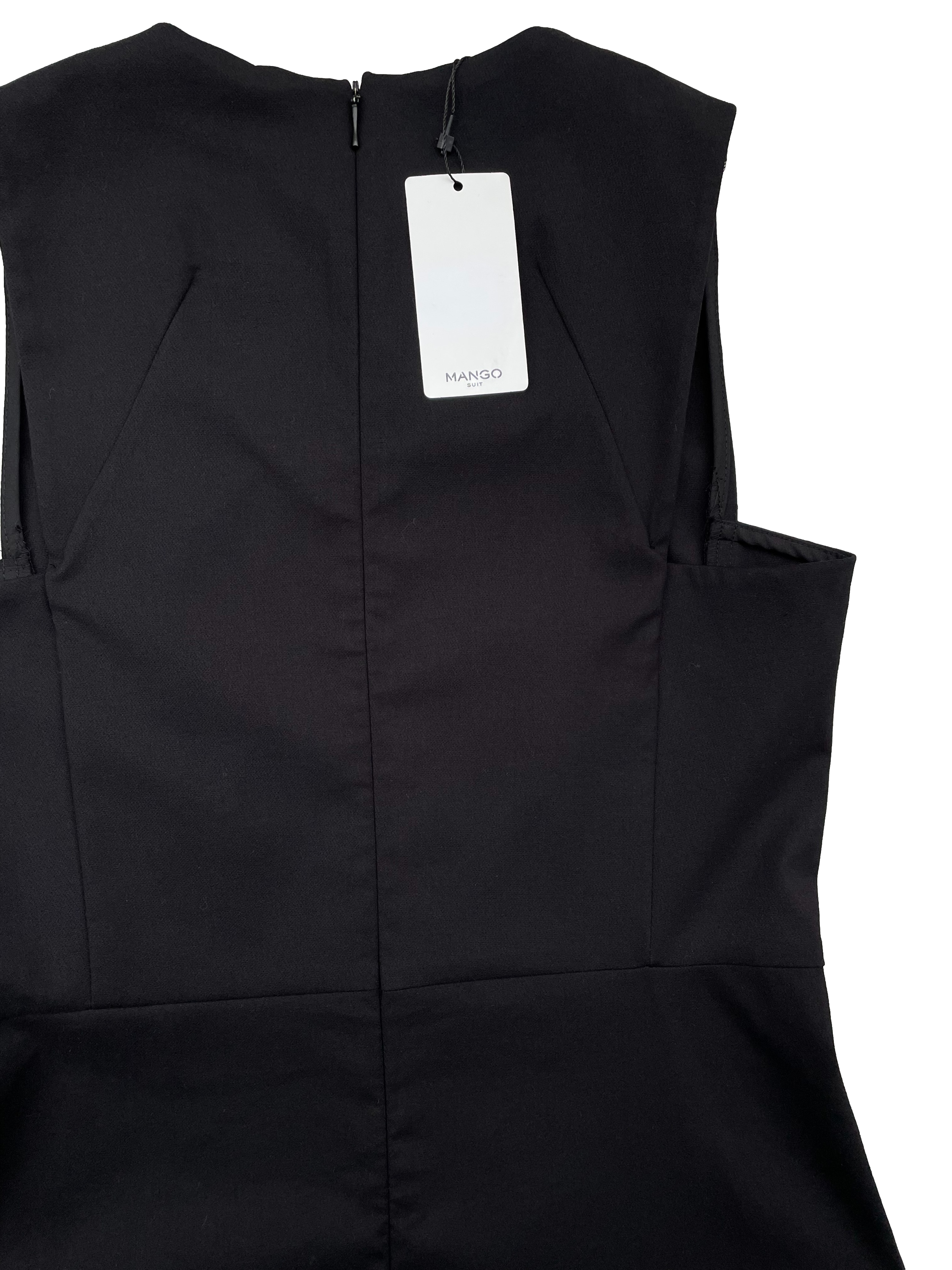 Vestino negro Mango, tela plana, corte en cintura y pinzas en busto, cierre invisible posterior. Nuevo con etiqueta. Busto 88cm, Largo 86cm.