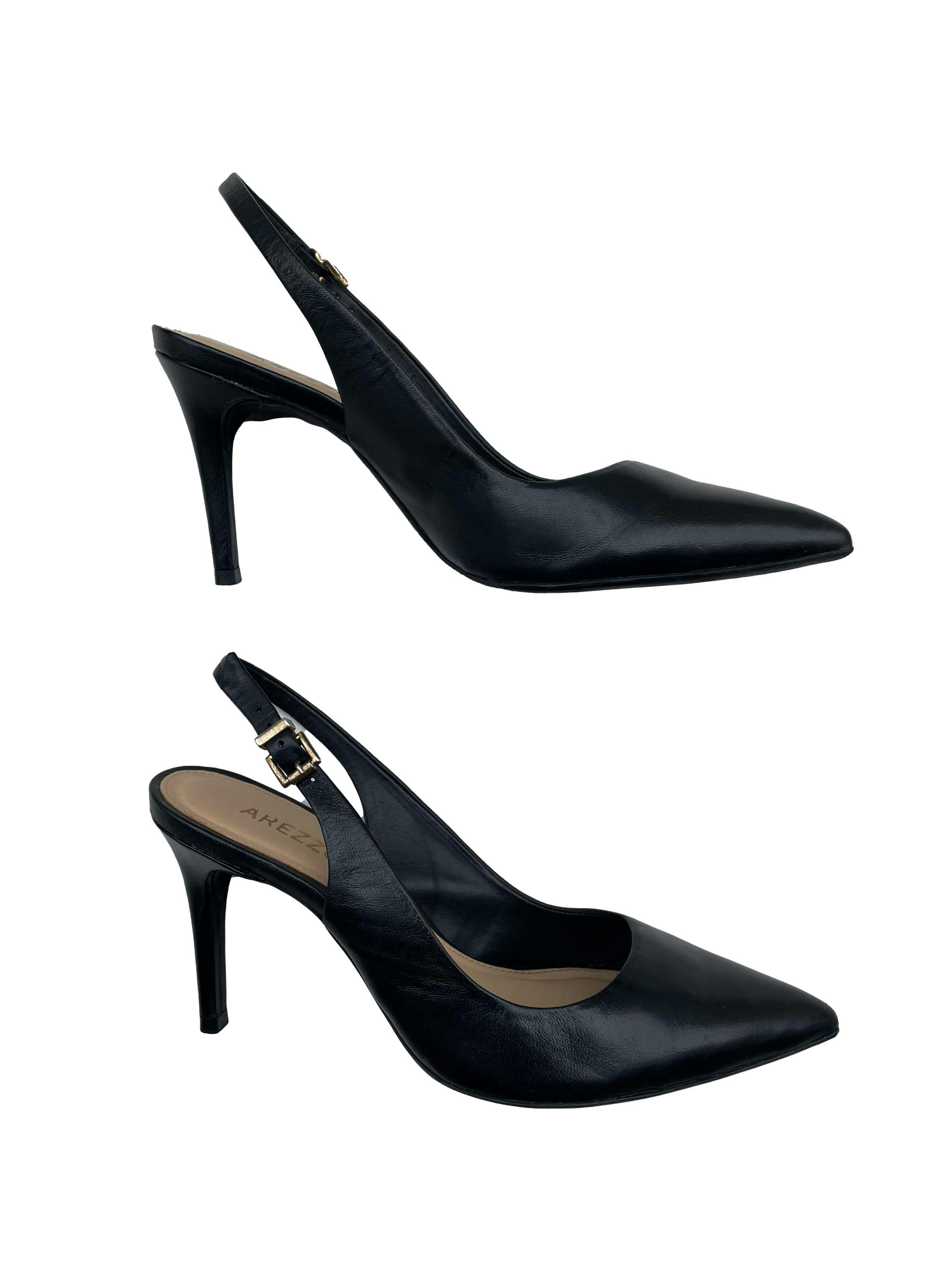 Zapatos Arezzo de cuero negro, modelo en punta y correa al tobillo, taco 9cm. Estado 9/10. Precio original S/ 300